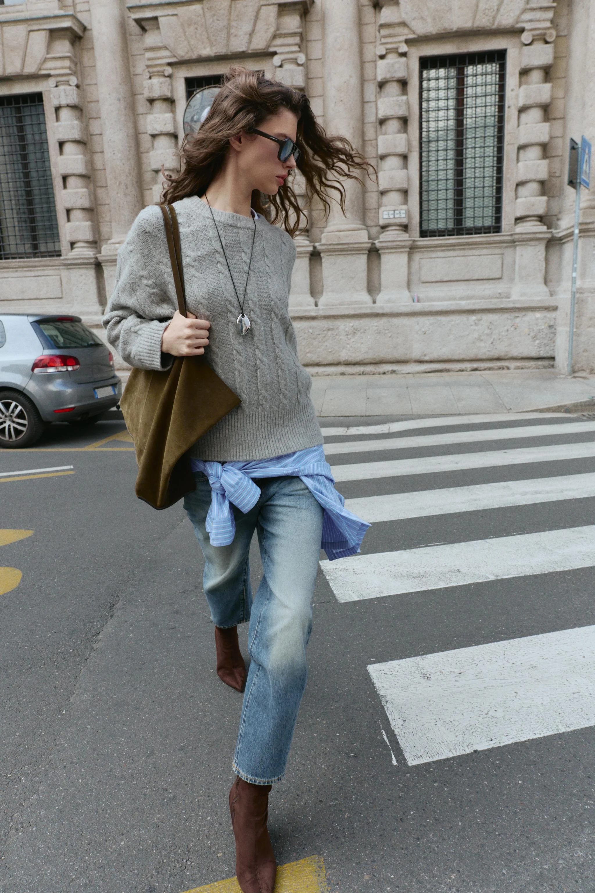 پلیور بافتنی نرم با طرح کابلی