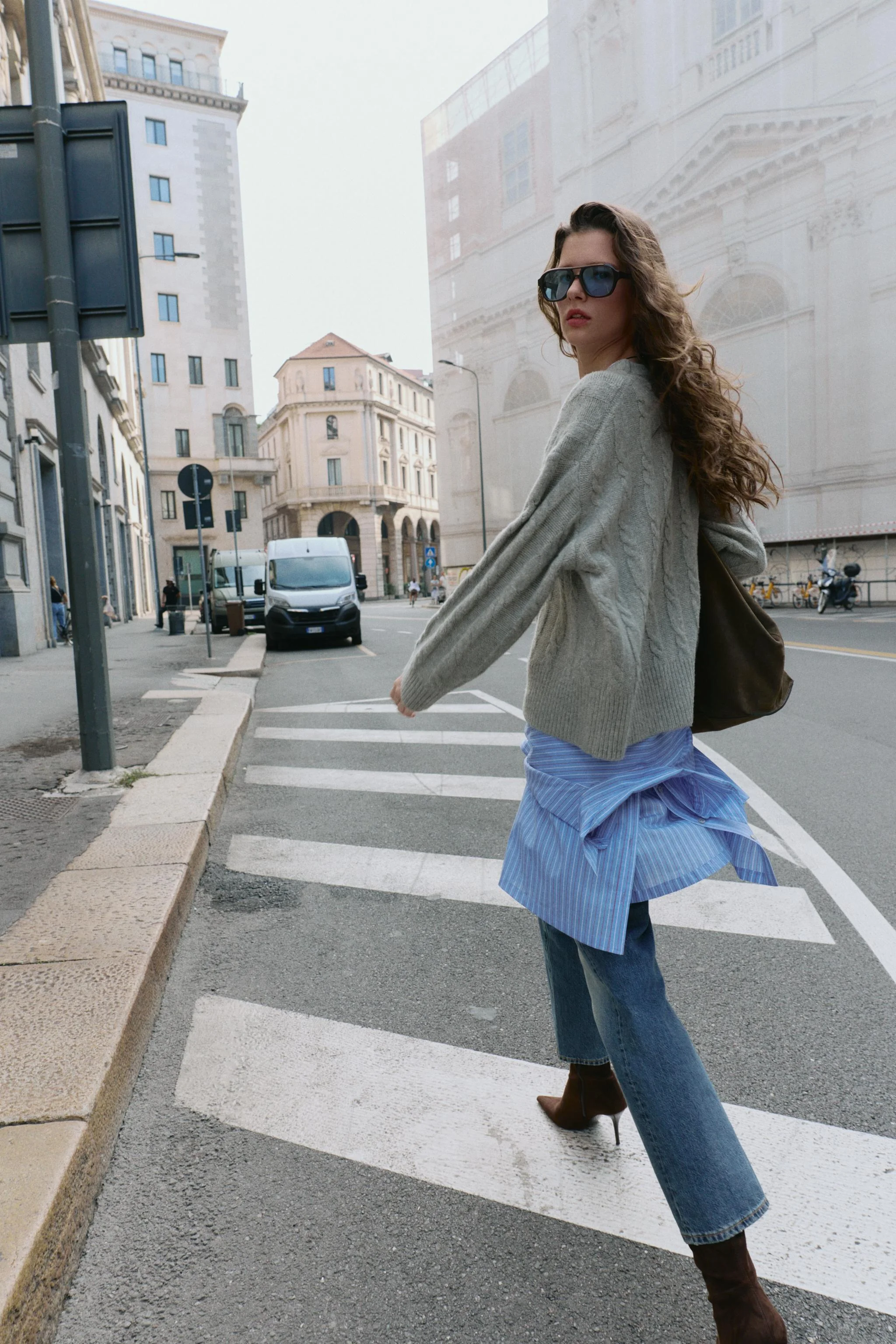 پلیور بافتنی نرم با طرح کابلی