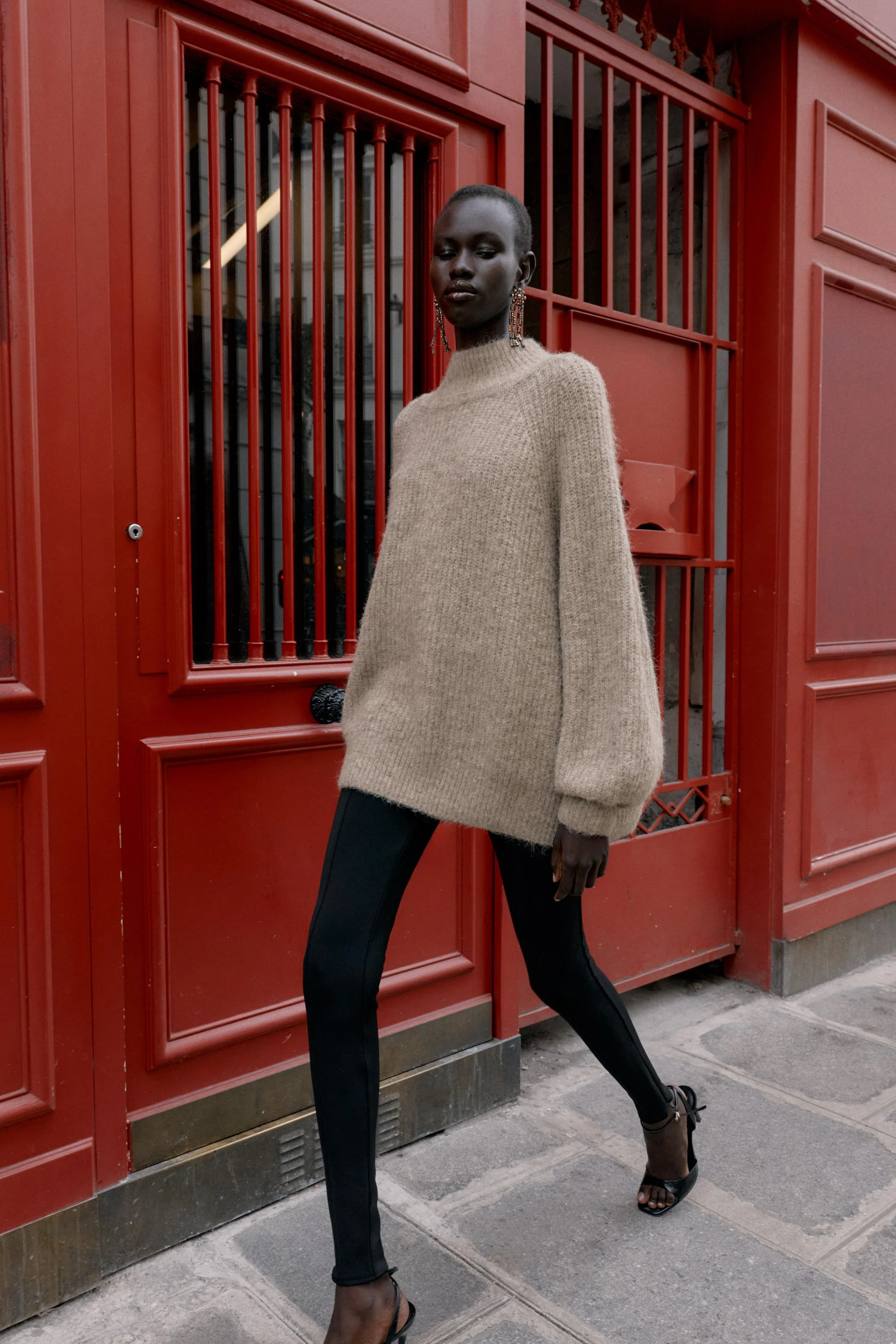 پلیور بافتنی یقه بلند و آستین های گشاد