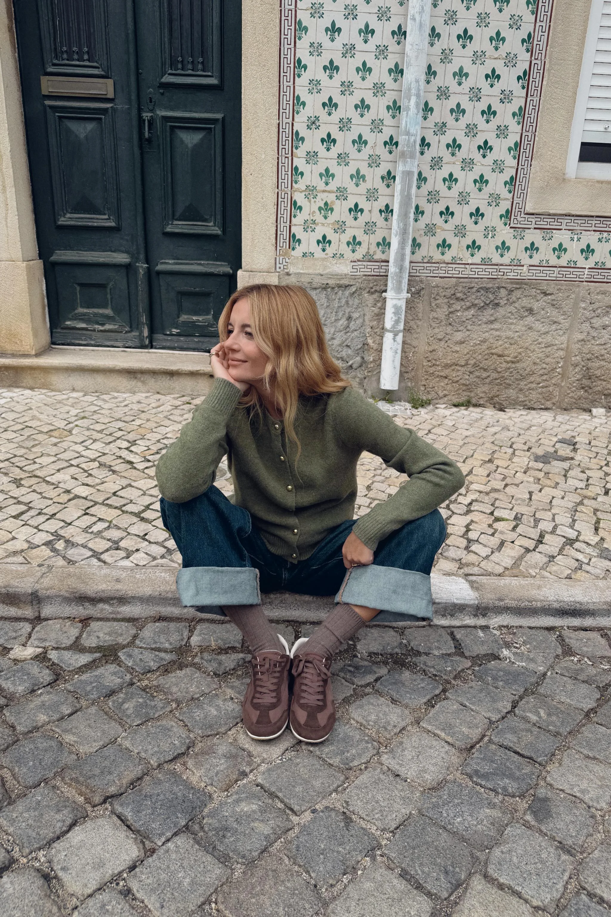 کاردیگان با دکمه های توپی شکل