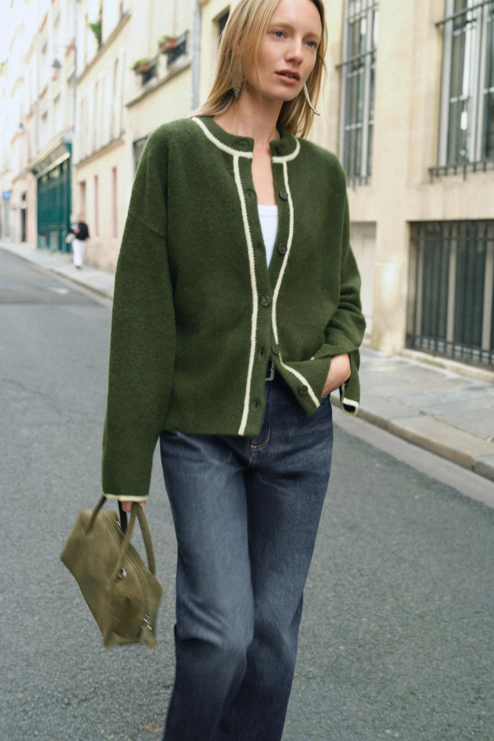 ژاکت یقه گرد با تزیینات متضاد