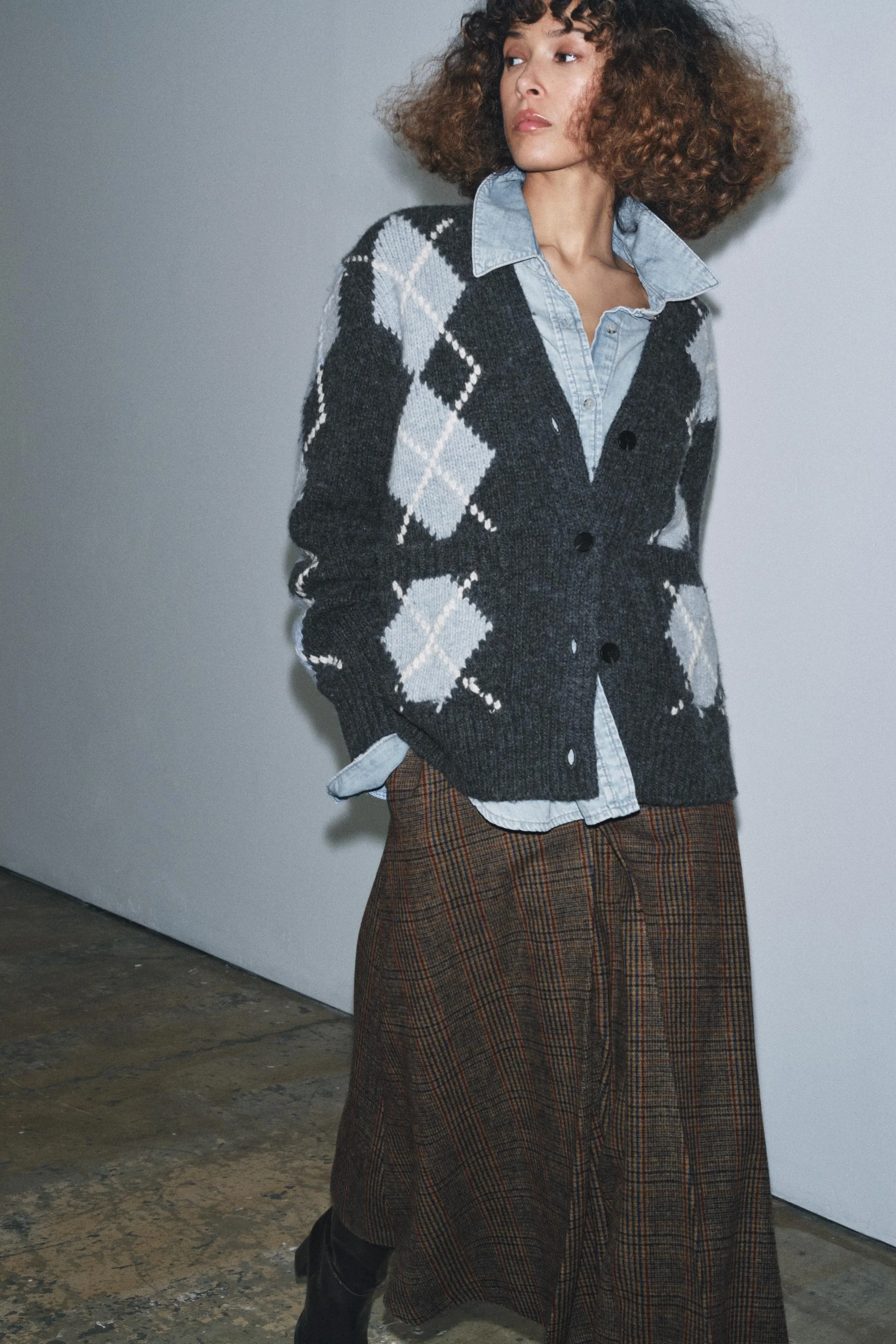 ژاکت کشباف پشمی با طرح لوزی ژاکت کشباف پشمی با طرح لوزی