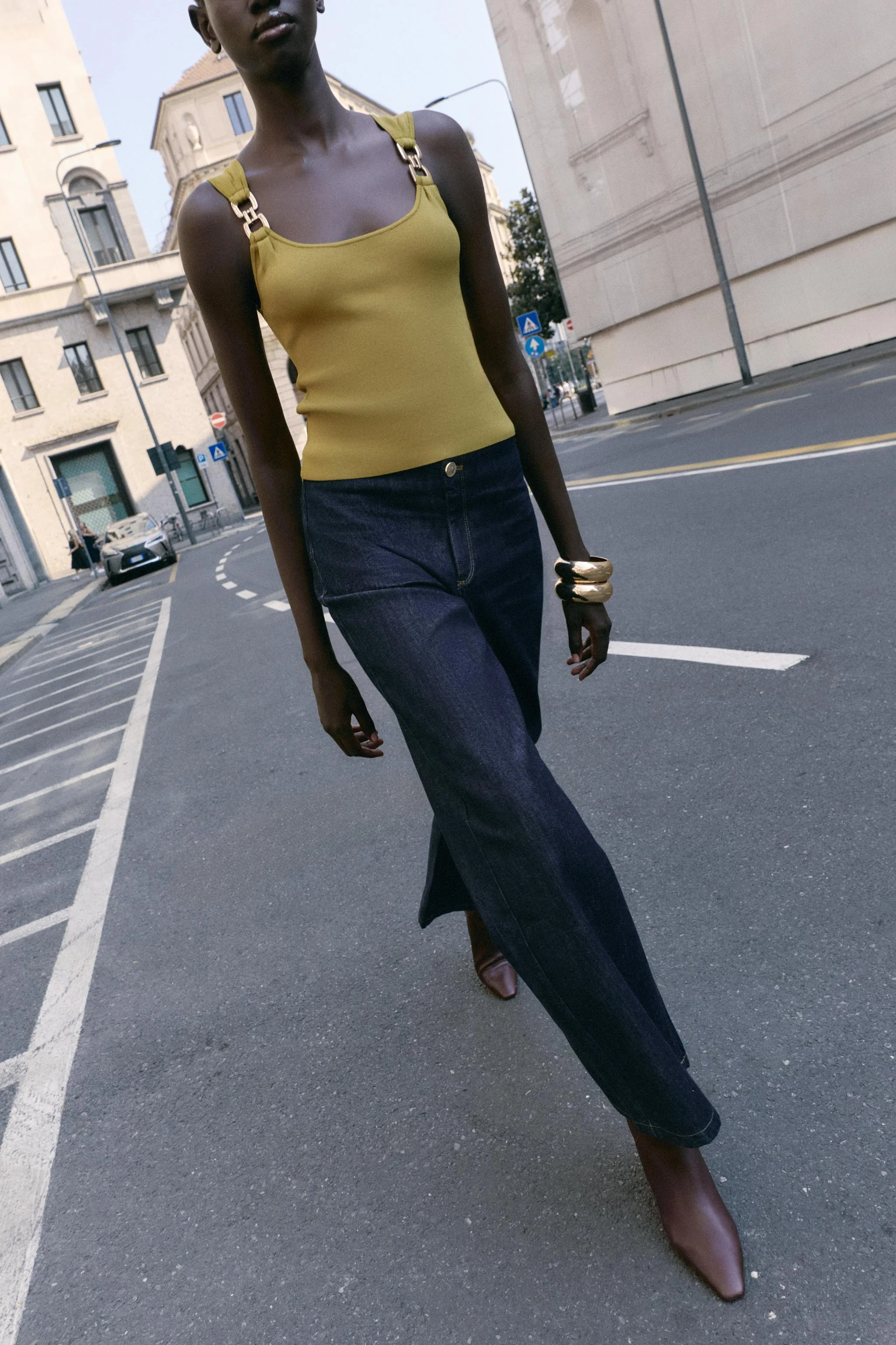 تاپ بافتنی یقه گرد با جزئیات فلزی