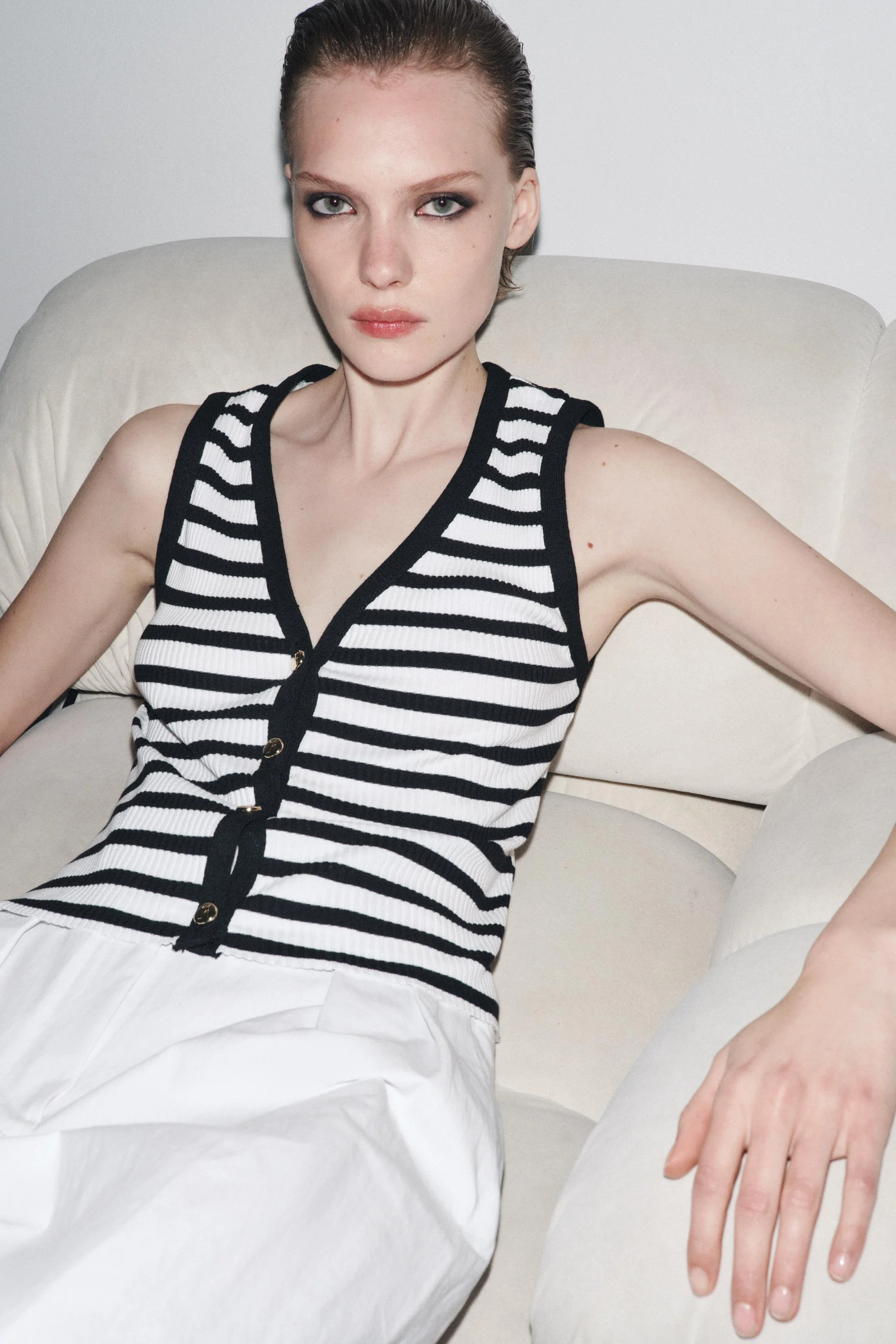 جلیقه راه راه با دکمه های فلزی