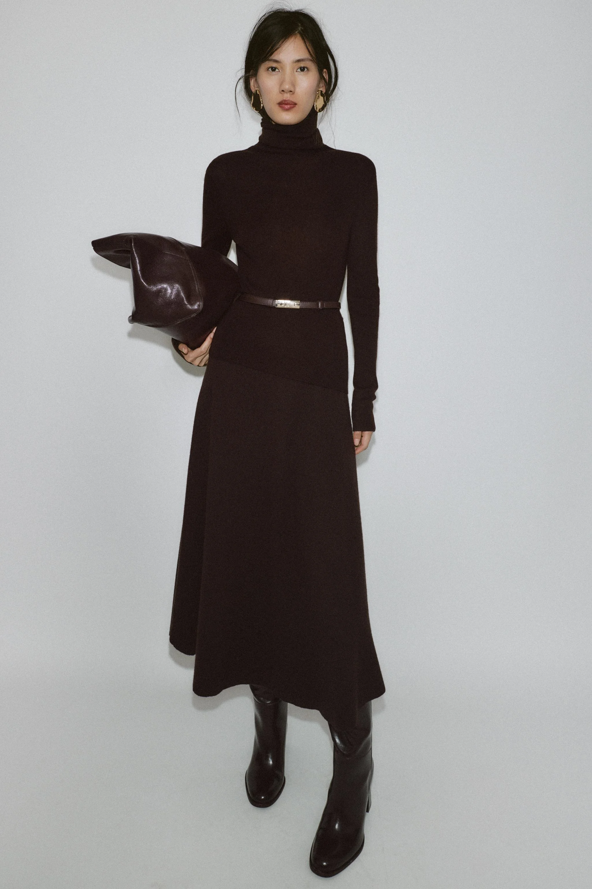 دامن بافتنی ساده بلند با کمر کشی، تهیه شده از 100% پشم