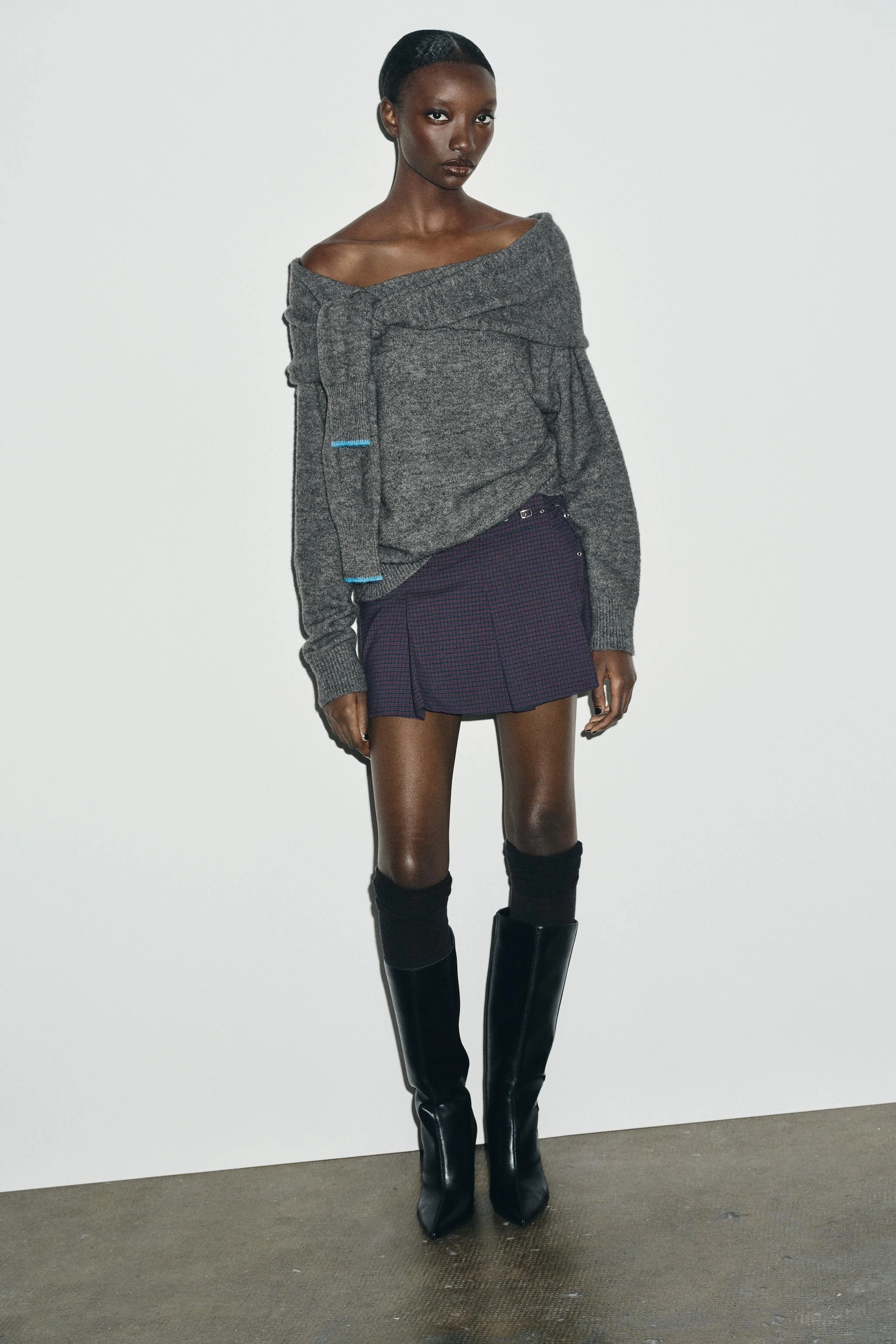 پلیور بافتنی با سرشانه‌های باز