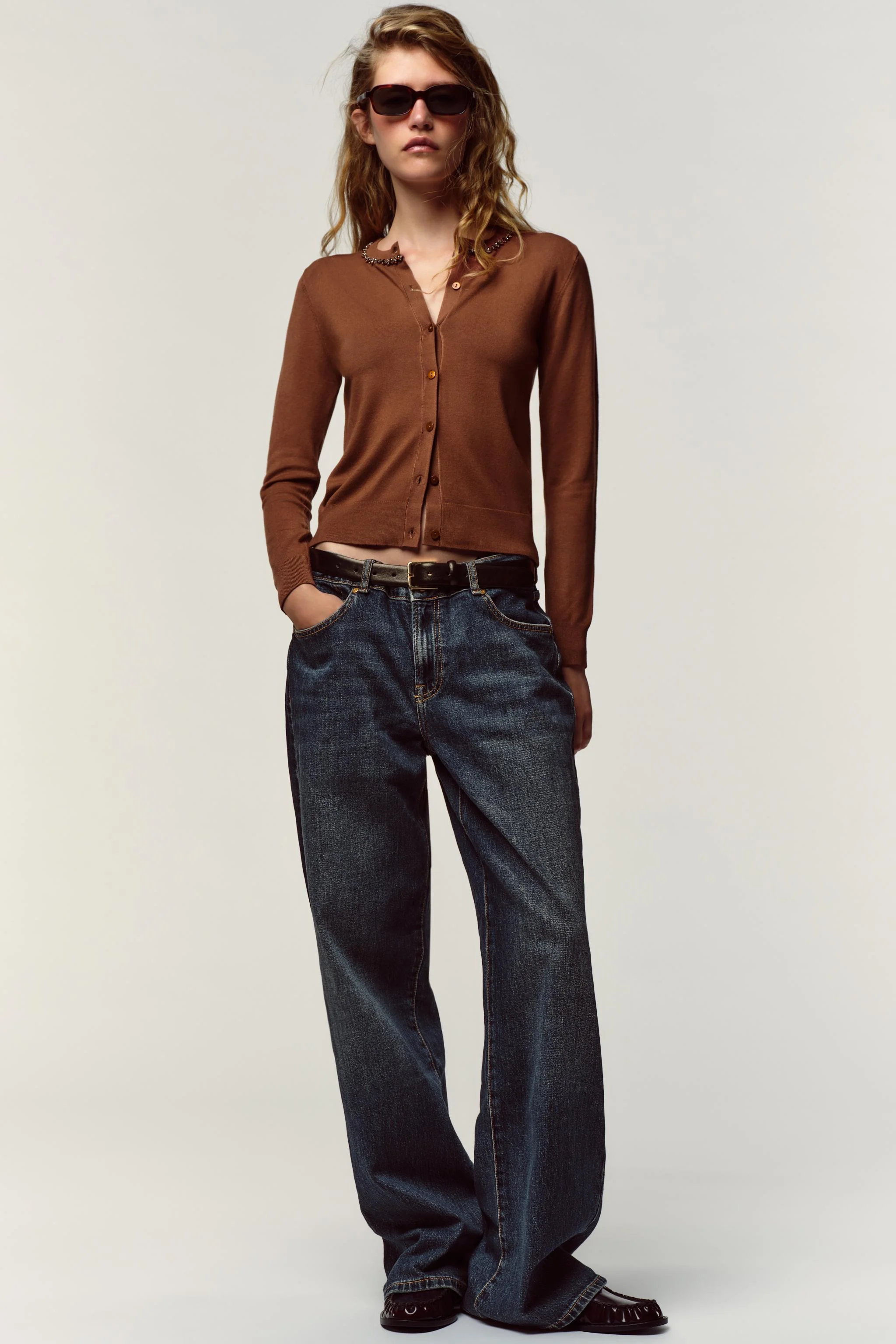 ژاکت دکمه دار یقه گرد با آستین بلند و تزیینات مهره ای