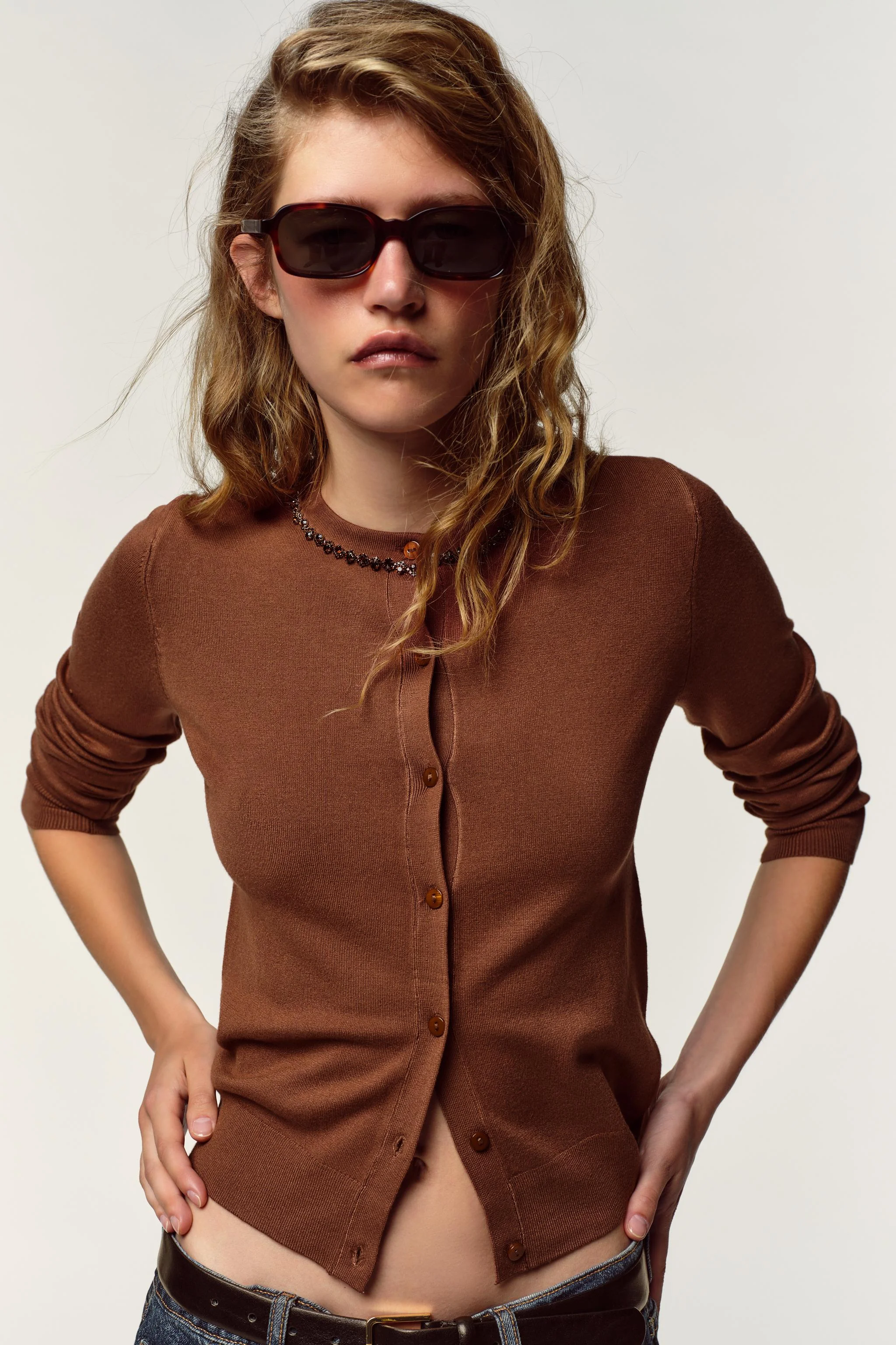 ژاکت دکمه دار یقه گرد با آستین بلند و تزیینات مهره ای