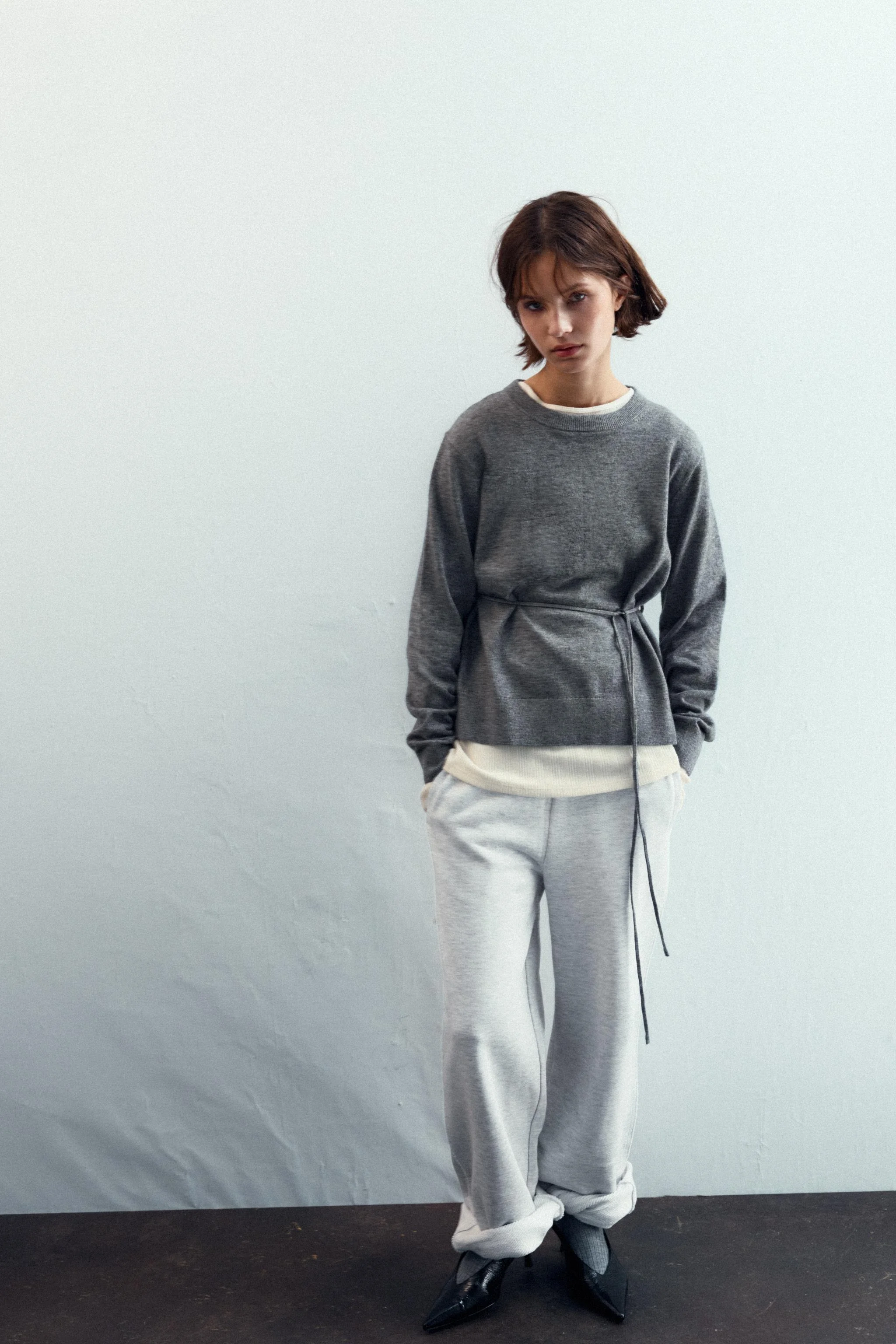 پلیور بافتنی با پشت باز بند دار پلیور بافتنی با پشت باز بند دار