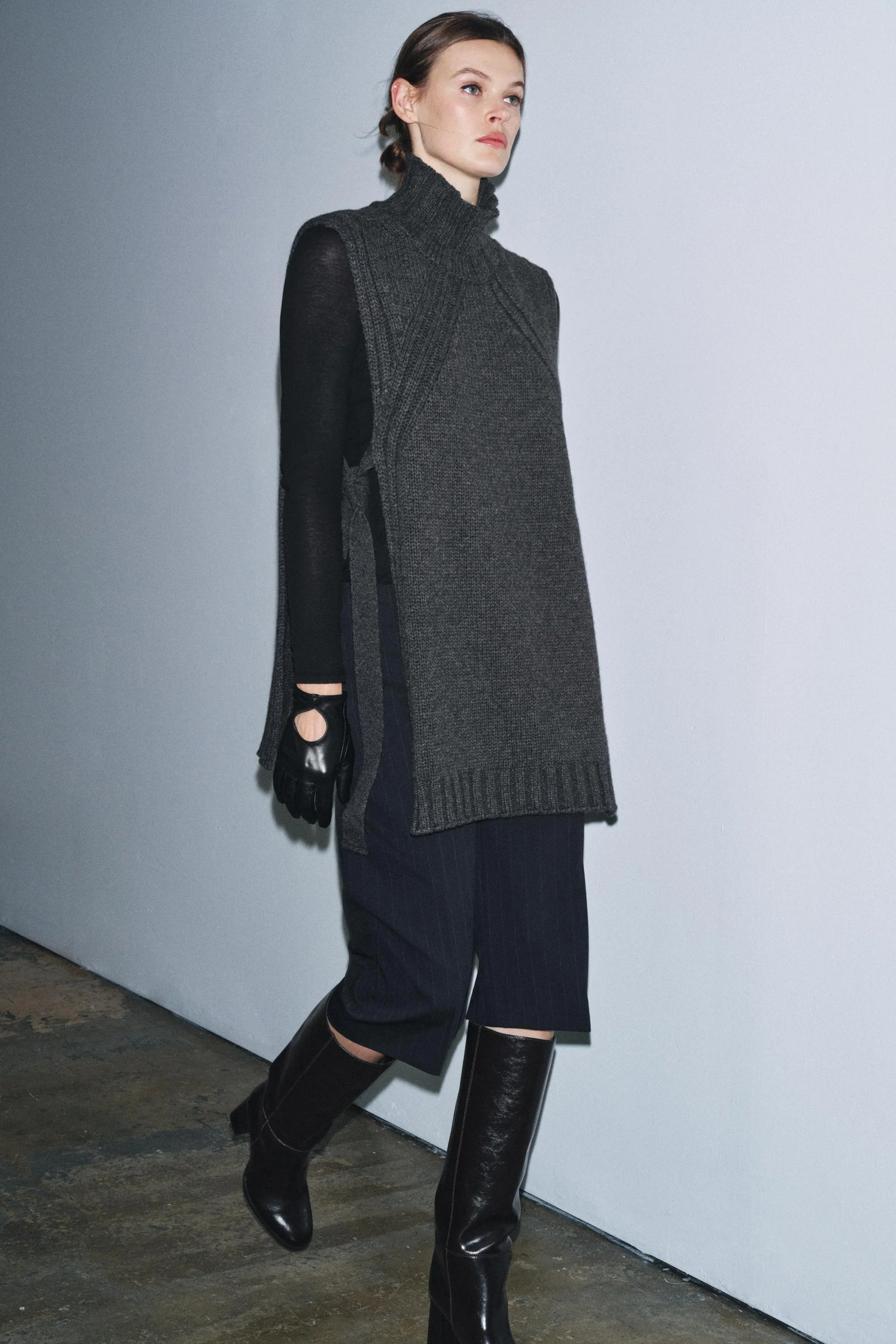 جلیقه پشمی با جزئیات باز