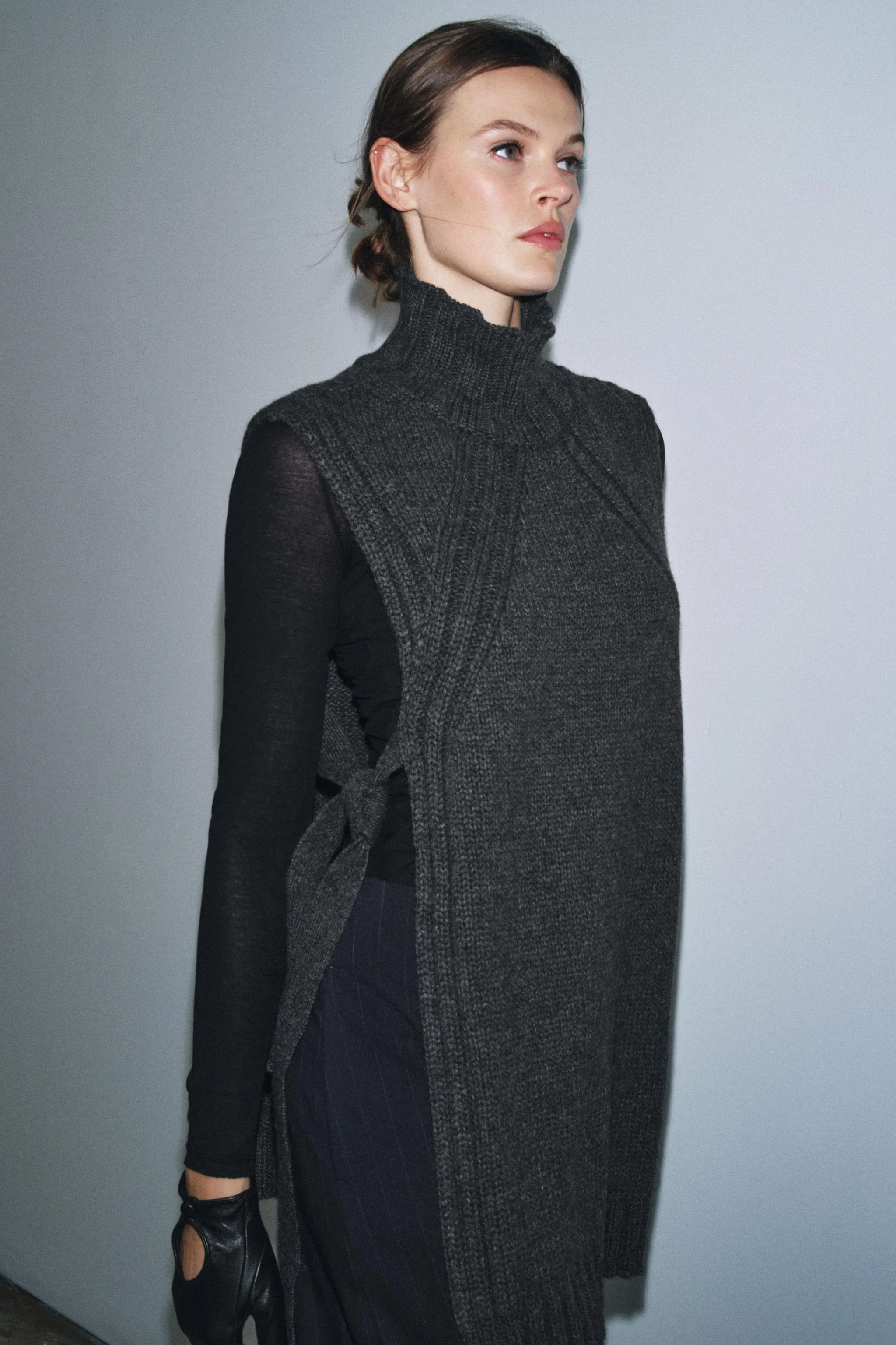 جلیقه پشمی با جزئیات باز