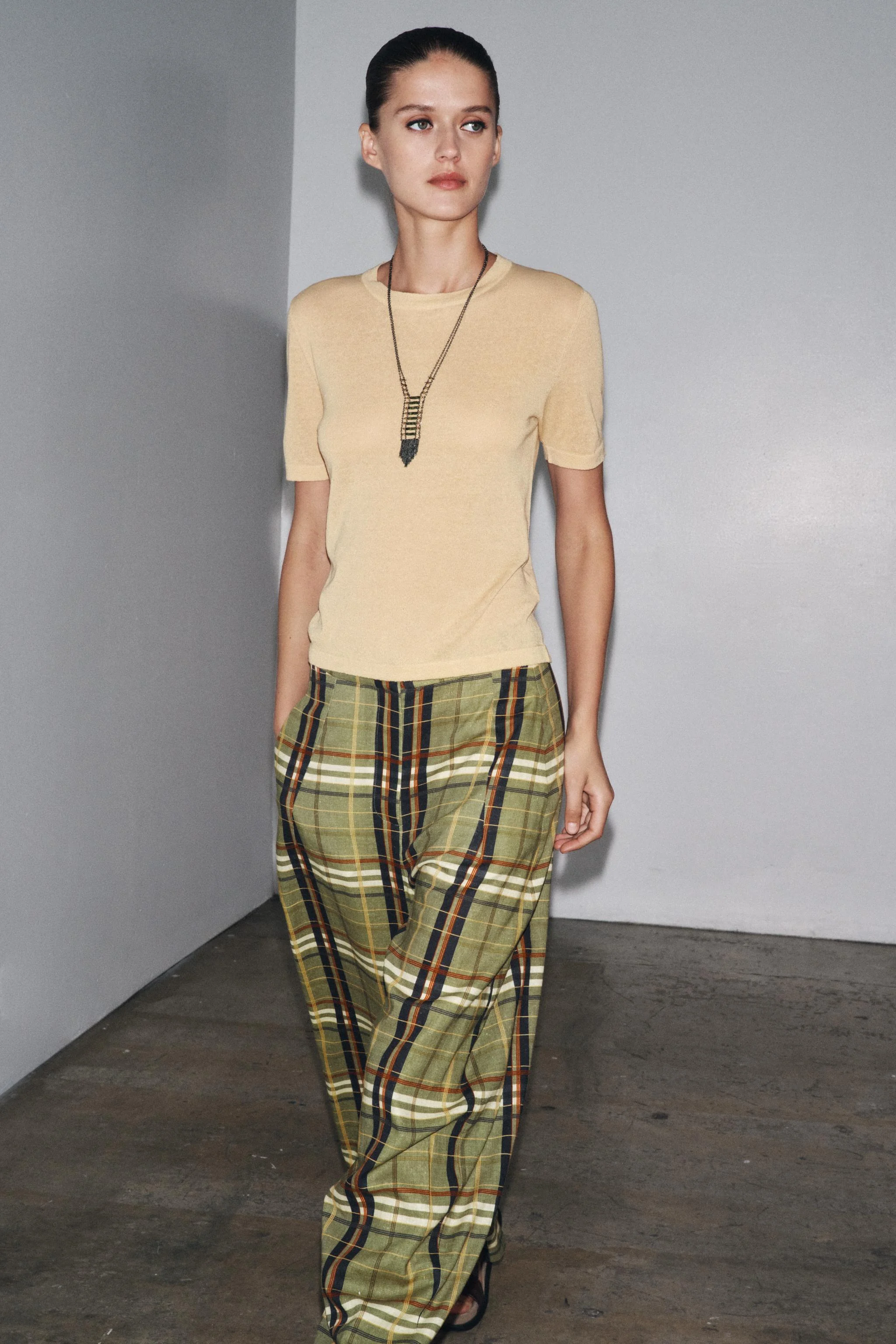 تاپ بافتنی آستین کوتاه با ترکیب پارچه لینن