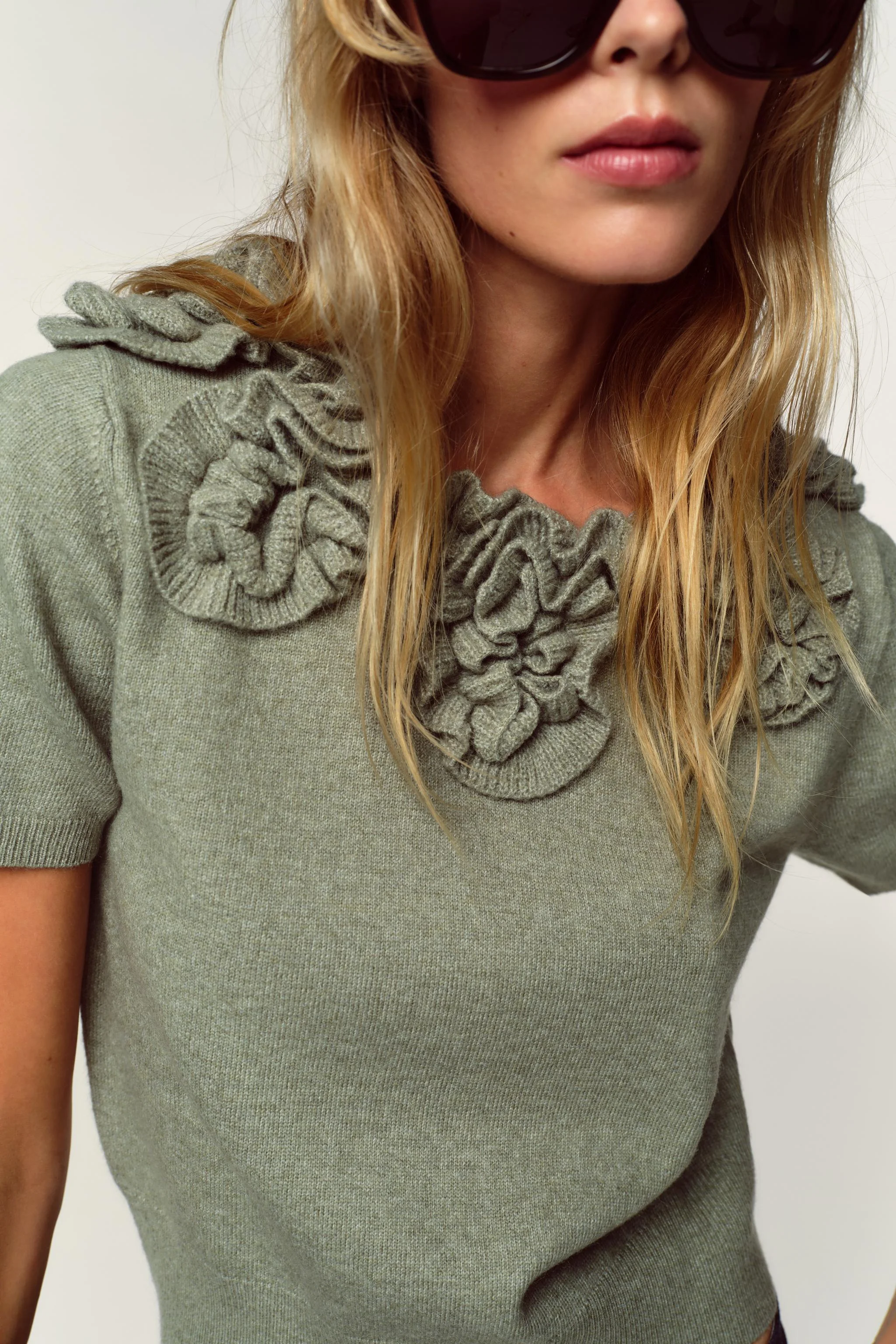 بلوز بافت آستین کوتاه با طرح گل