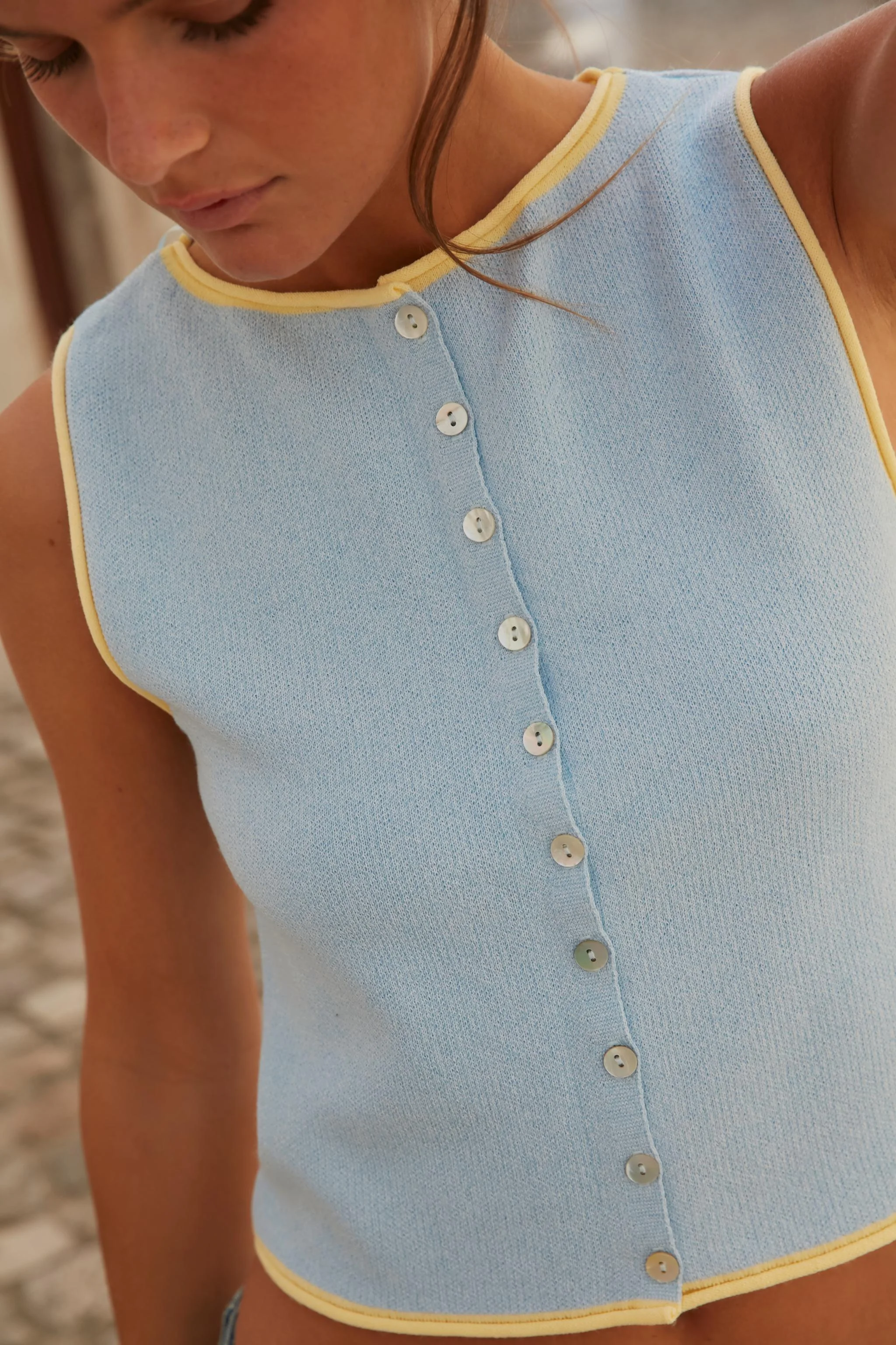 تاپ بافتنی با تزیینات متضاد