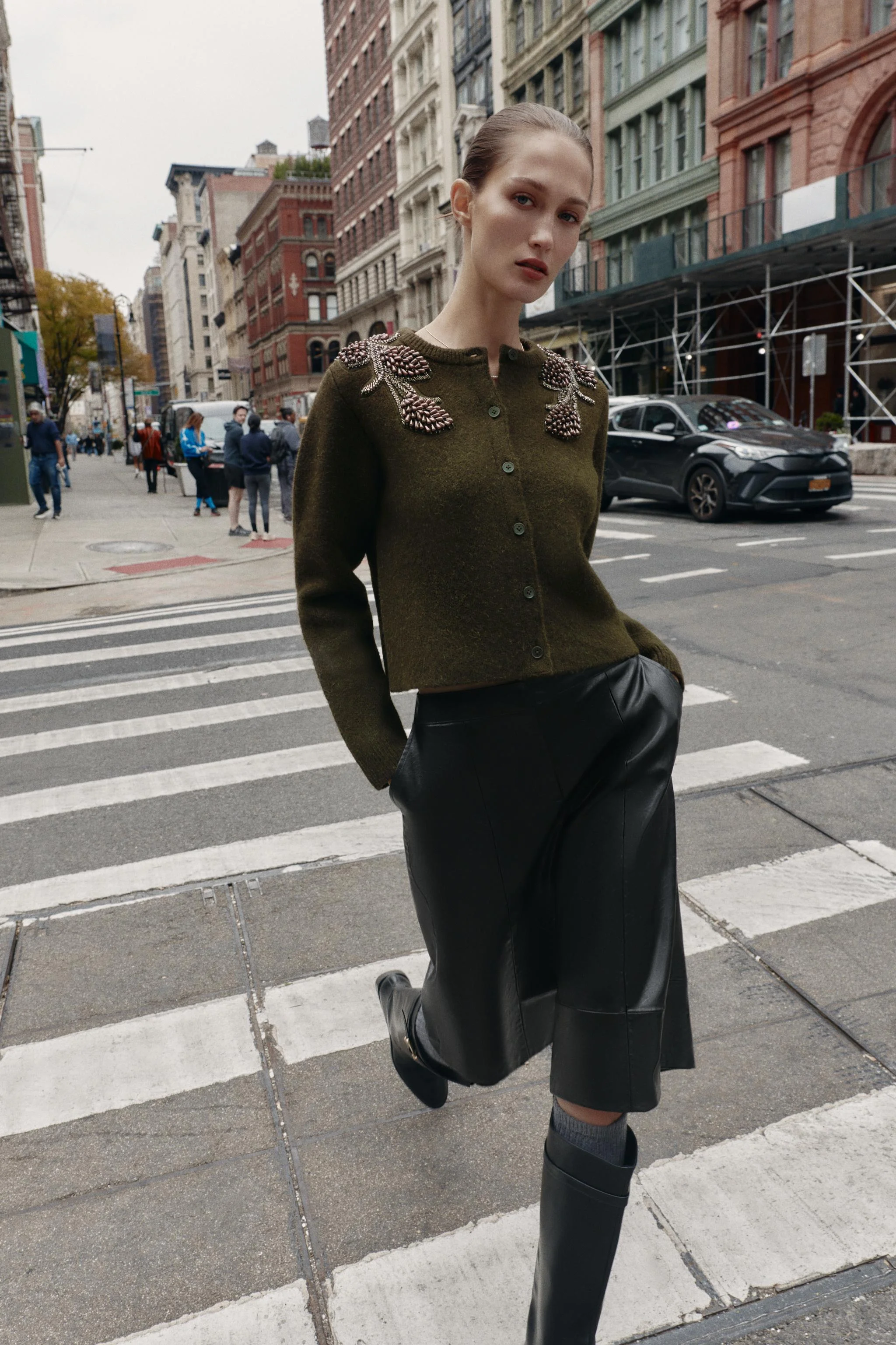 ژاکت بافتنی با تزیین مهره ژاکت بافتنی با تزیین مهره