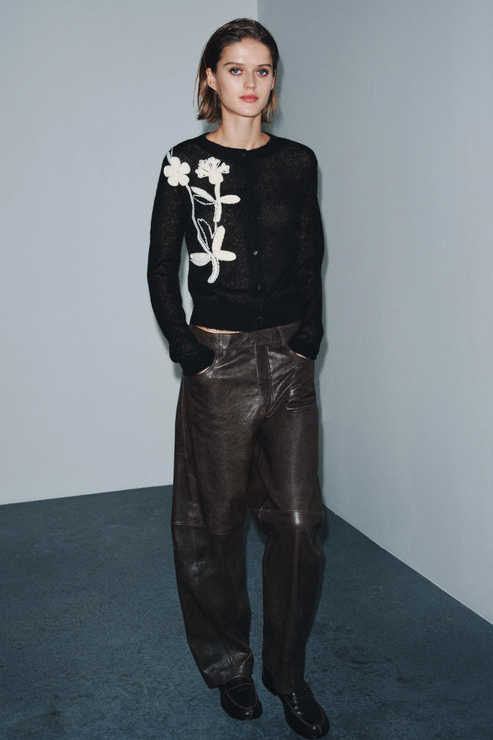 کاردیگان با گلدوزی گل