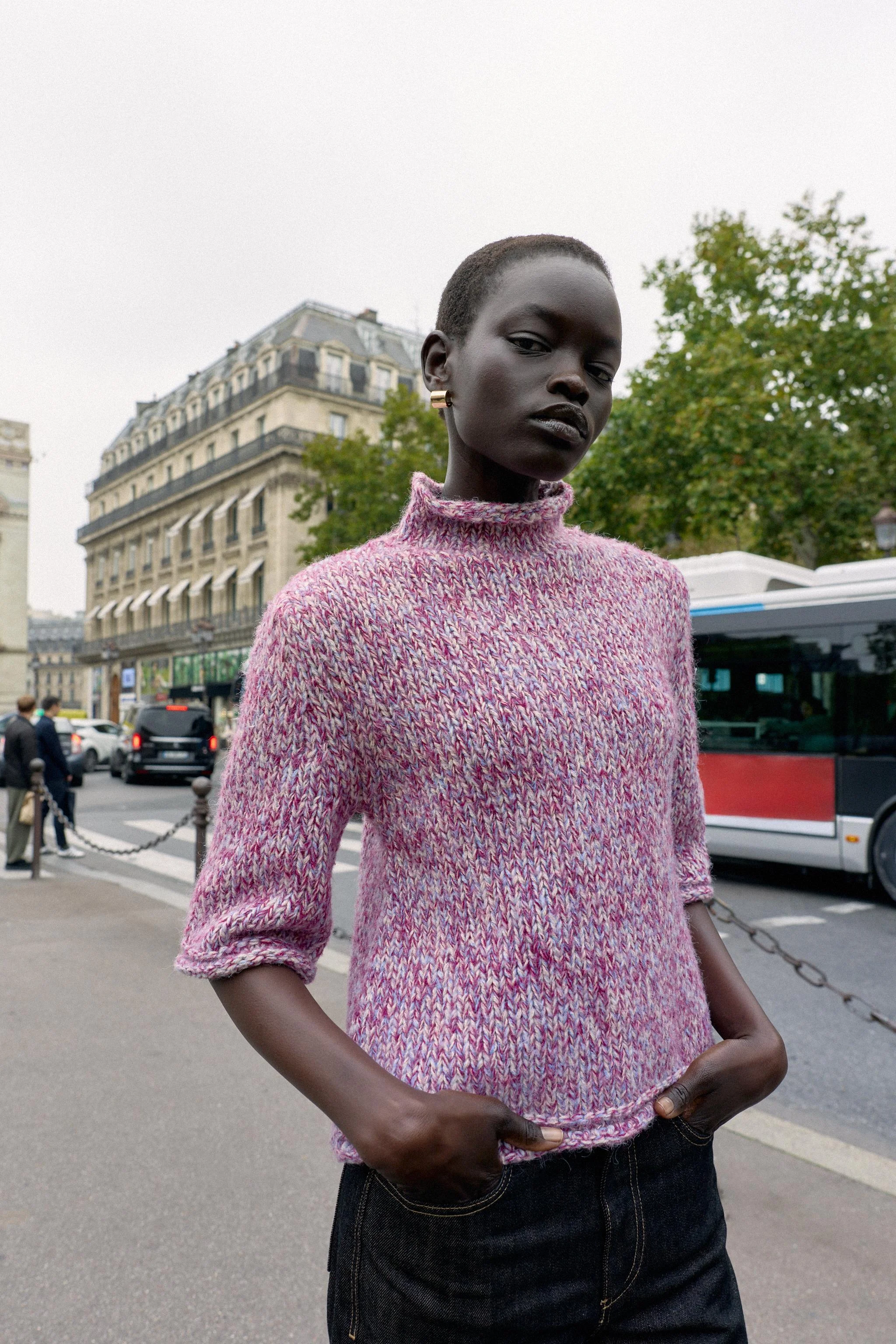 پلیور بافتنی چند رنگ با یقه ایستاده و آستین سه ربع