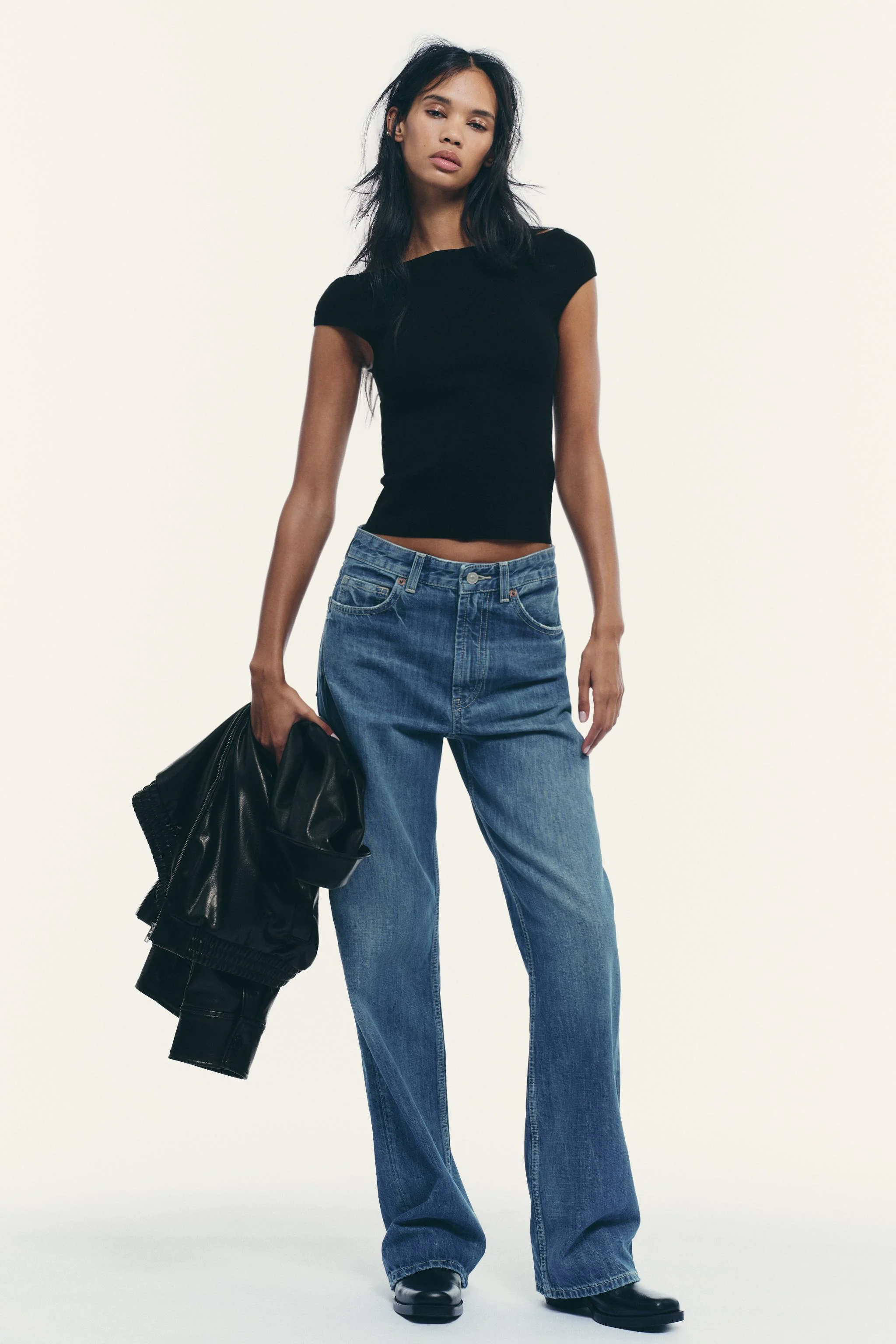 تاپ یقه قایقی با بافت ساده