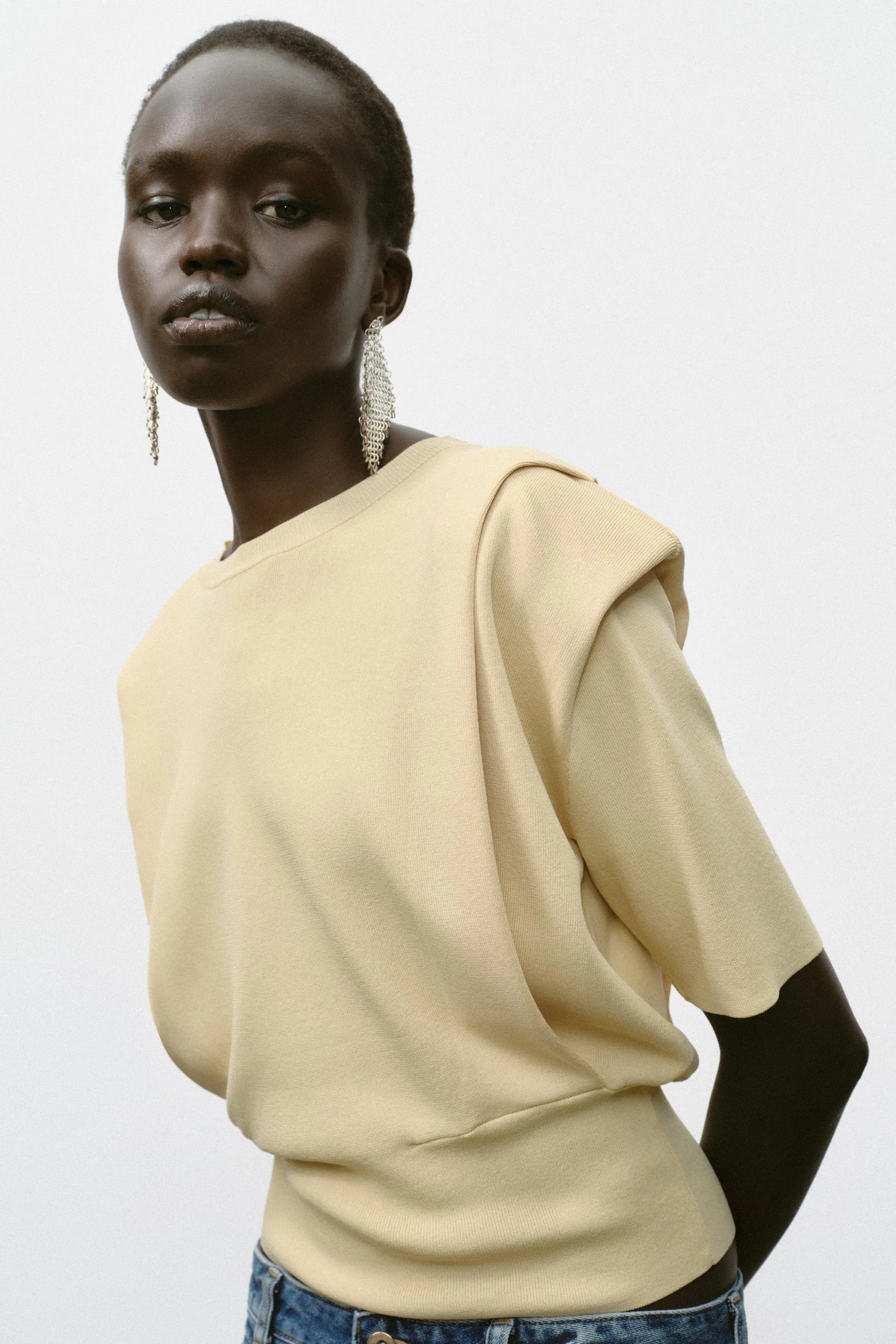 تاپ بافتنی با پدهای شانه تاپ بافتنی با پدهای شانه