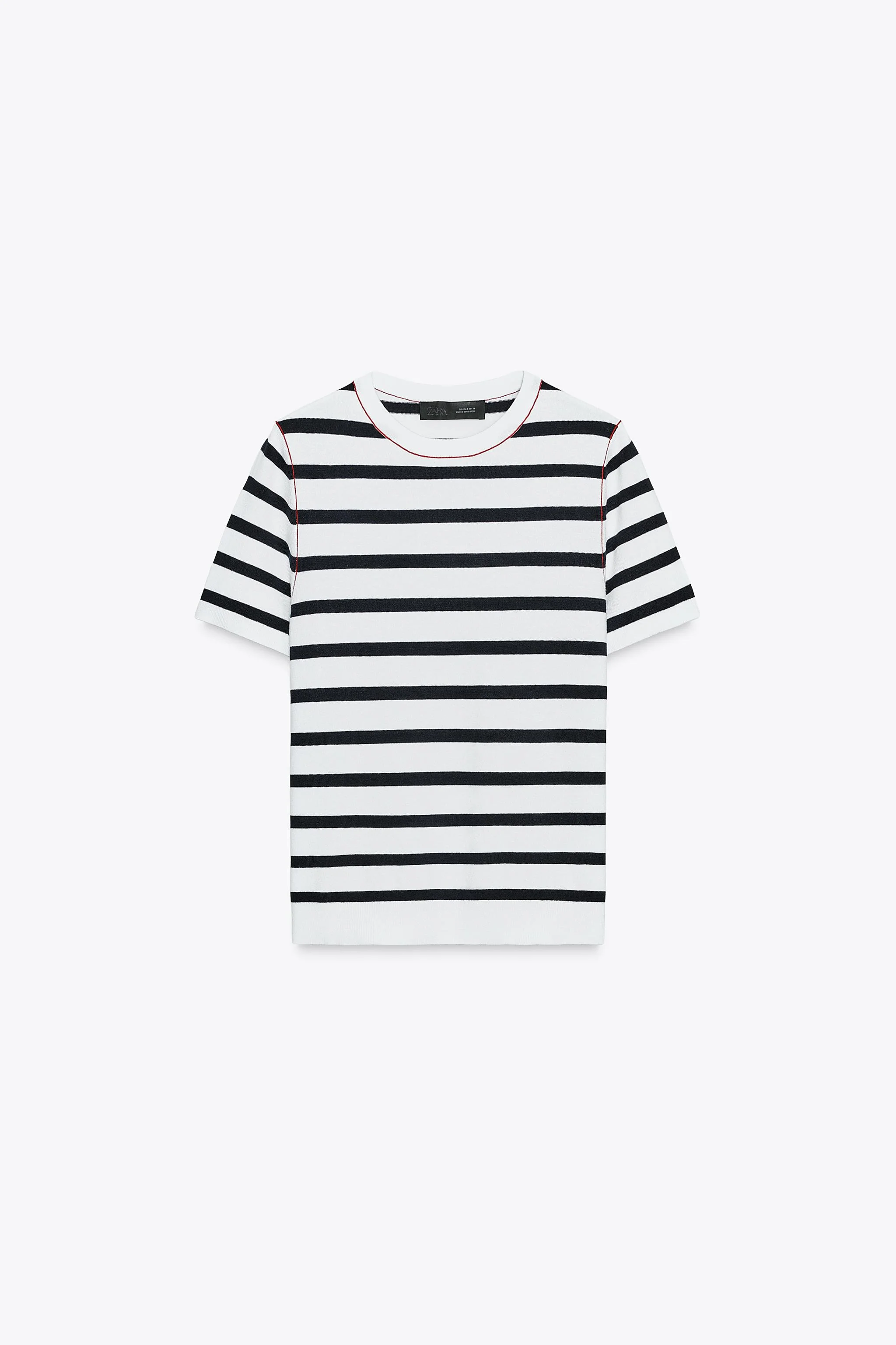 بلوز بافت آستین کوتاه با تزیینات متضاد بلوز بافت آستین کوتاه با تزیینات متضاد