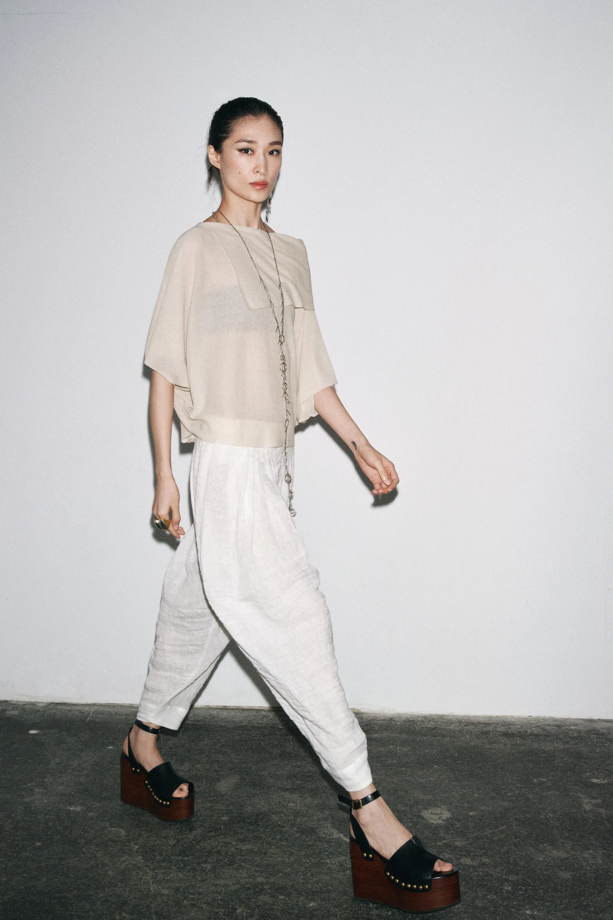 جامپسوت بافت ساده آستین کوتاه جامپسوت بافت ساده آستین کوتاه