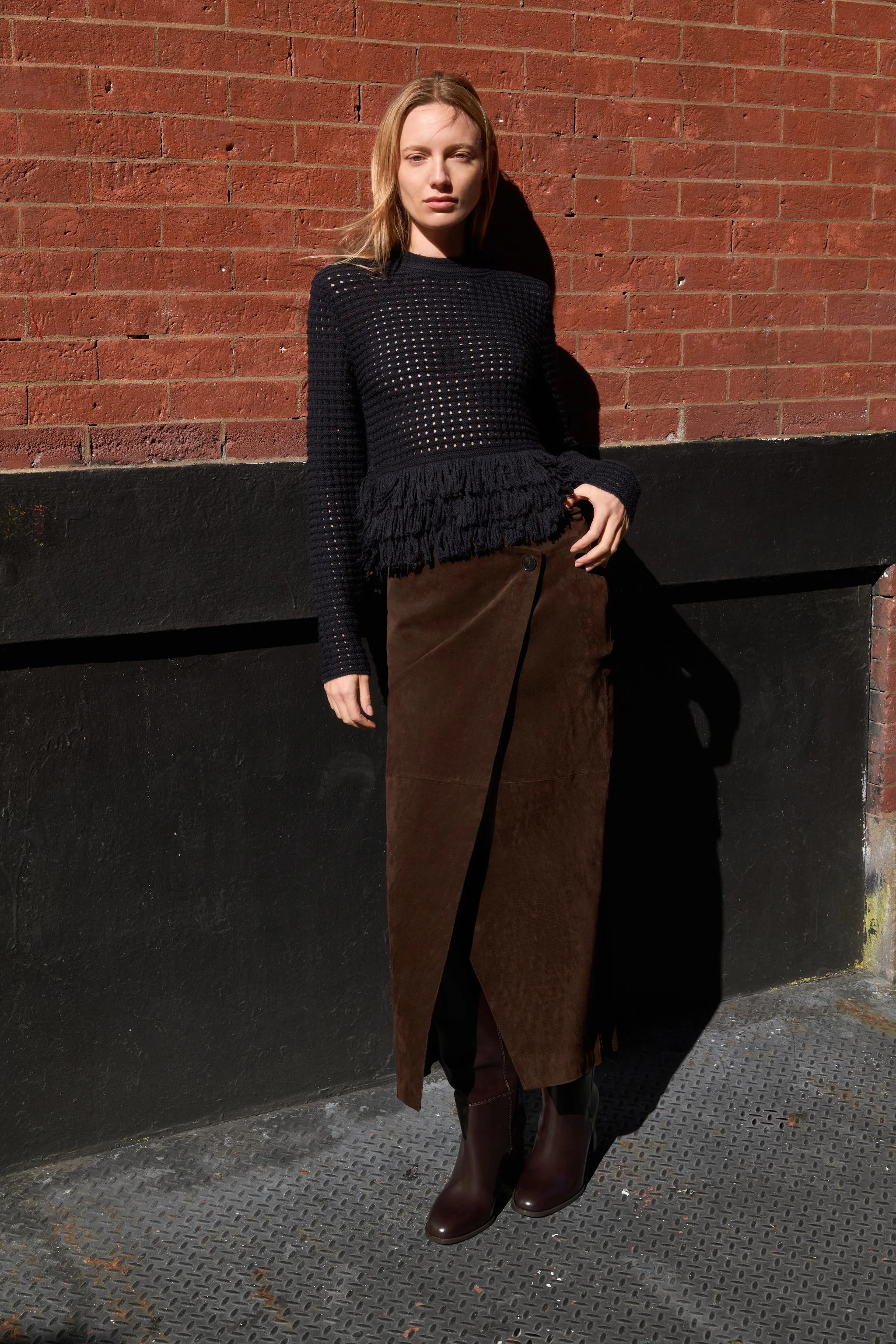 پلیور بافتنی طرح چهارخانه ریش دار پلیور بافتنی طرح چهارخانه ریش دار