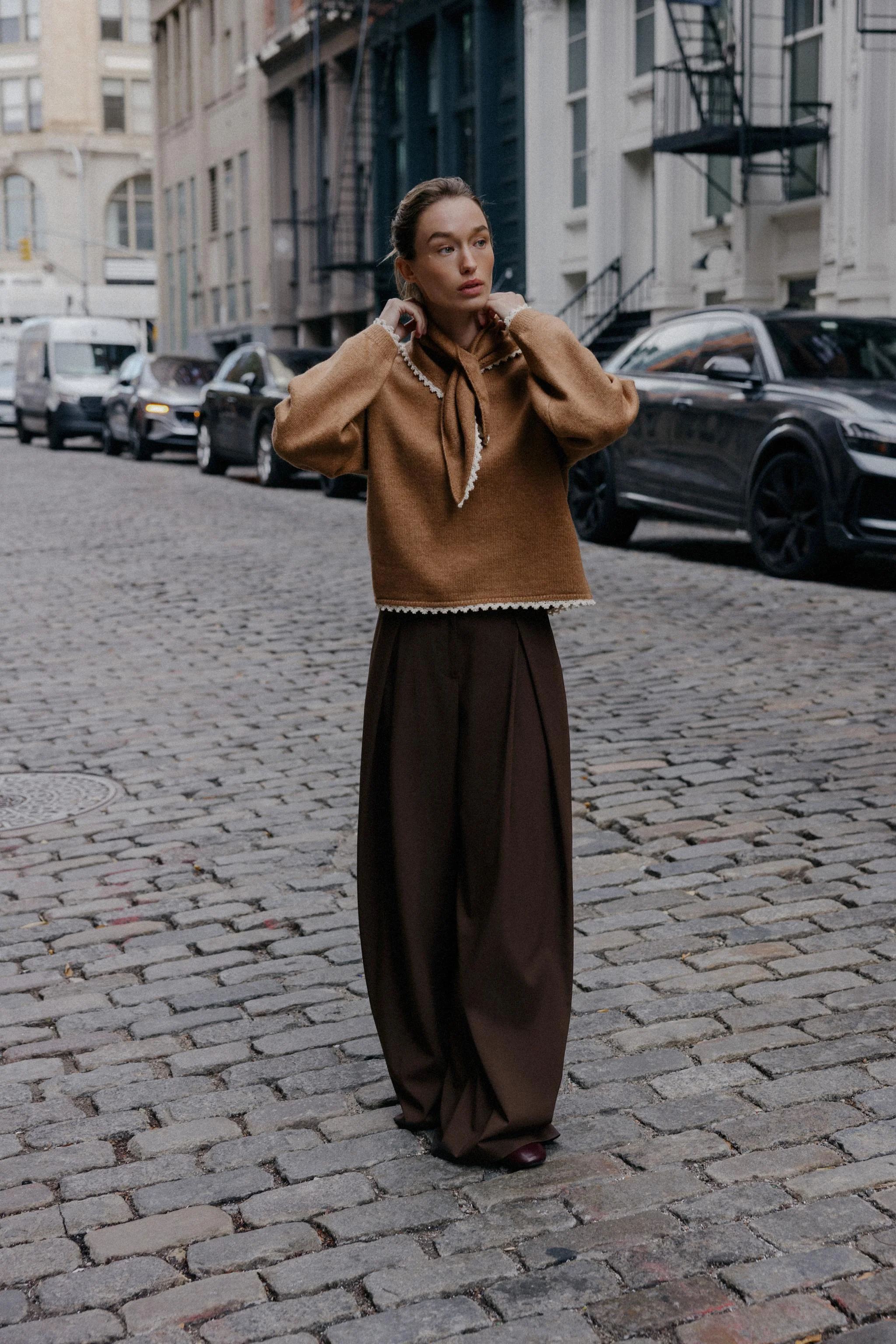 ژاکت بافتنی با طرح دستمال سر و تزیینات گیپور