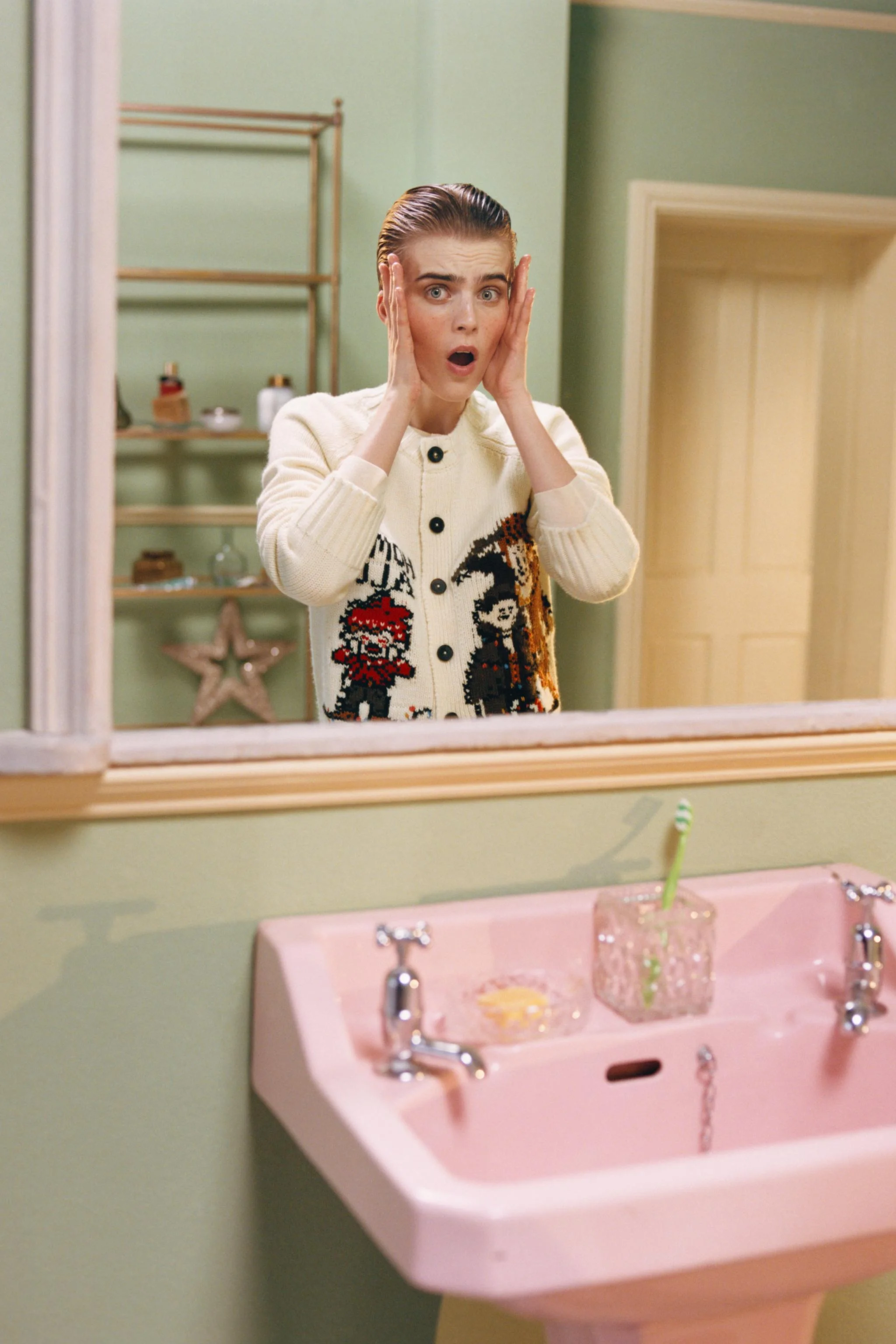 ژاکت با طرح "تنها در خانه"