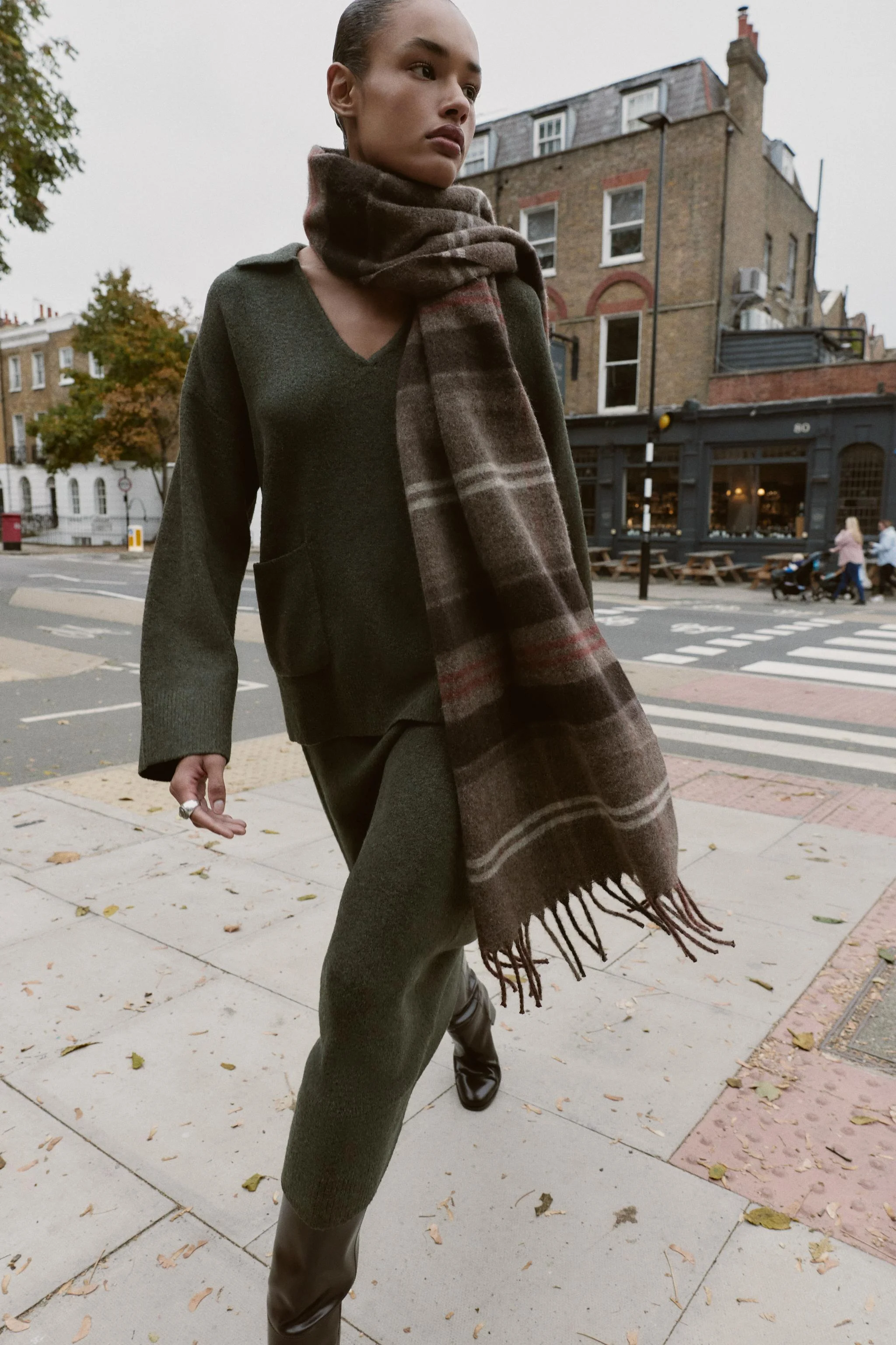 پلیور بافت ساده با بافتی نرم