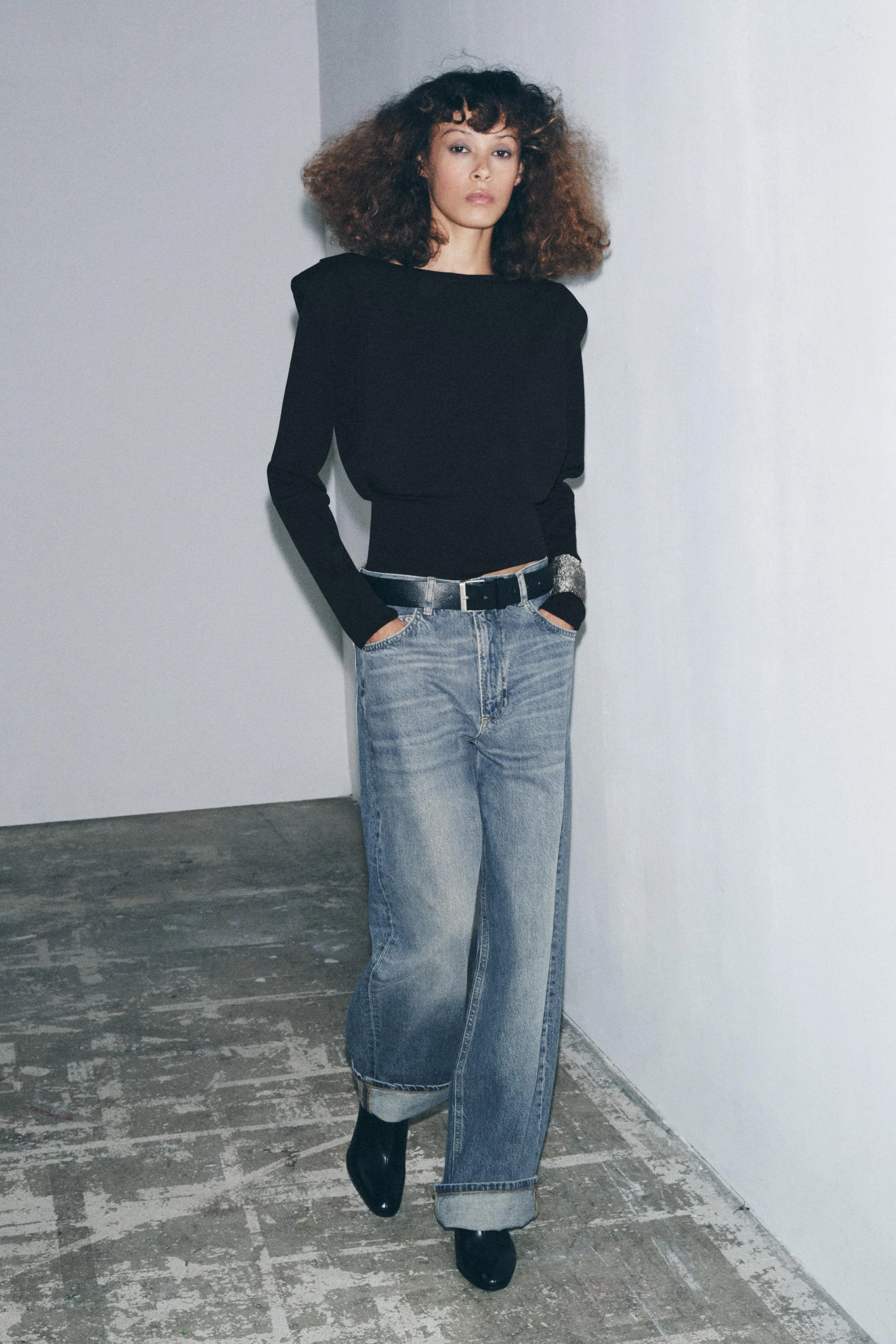 پلیور بافتنی با پدهای سرشانه پلیور بافتنی با پدهای سرشانه