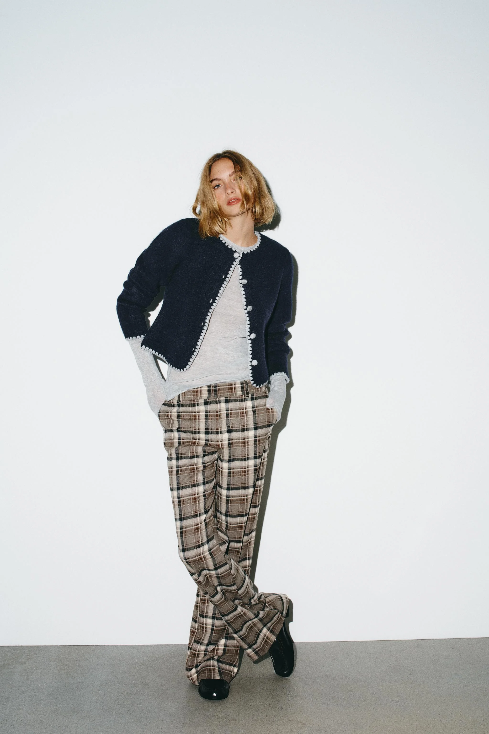 کاردیگان گلدوزی شده با تضاد رنگ