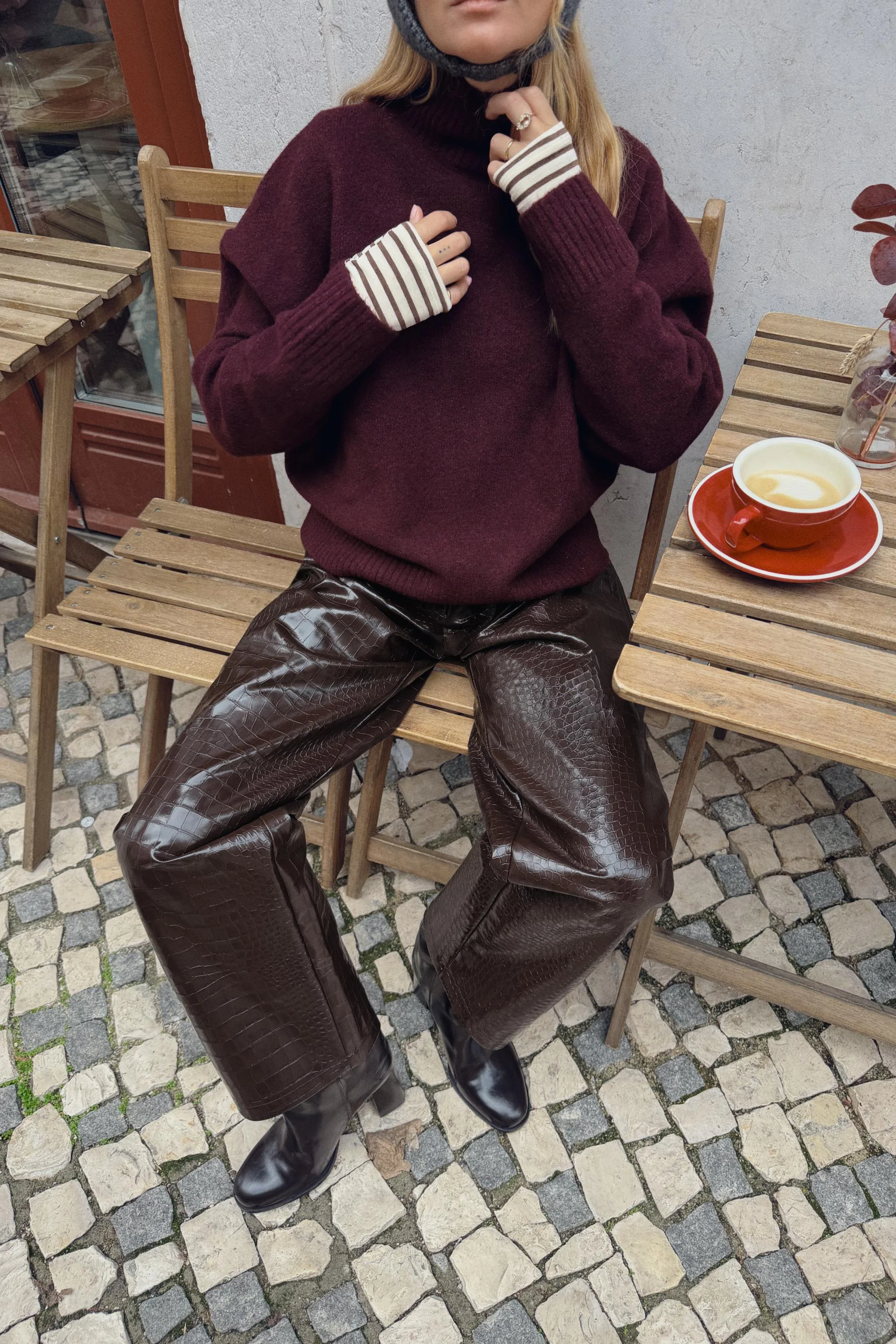 پلیور بافت نرم یقه بلند پلیور بافت نرم یقه بلند