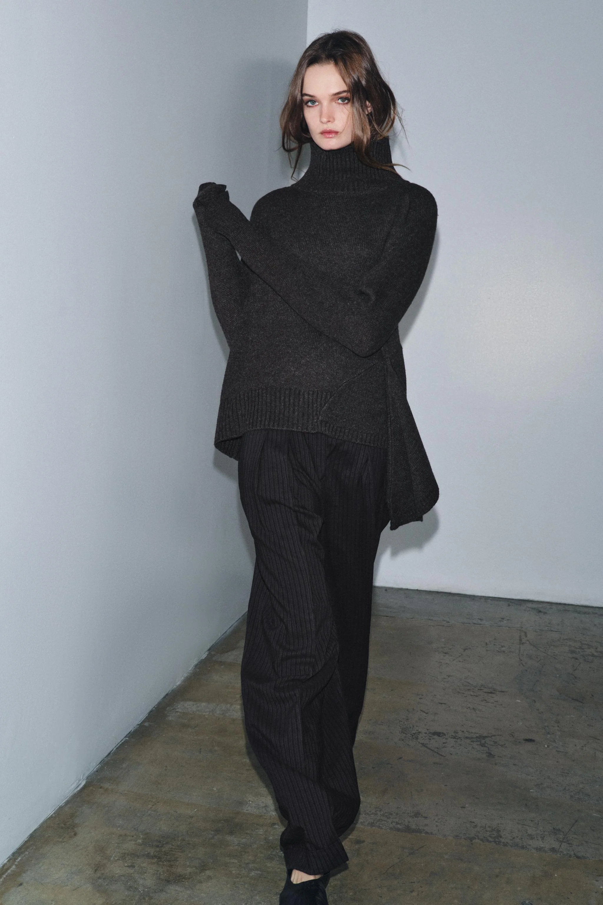 پلیور بافتنی پشمی با لبه نامتقارن