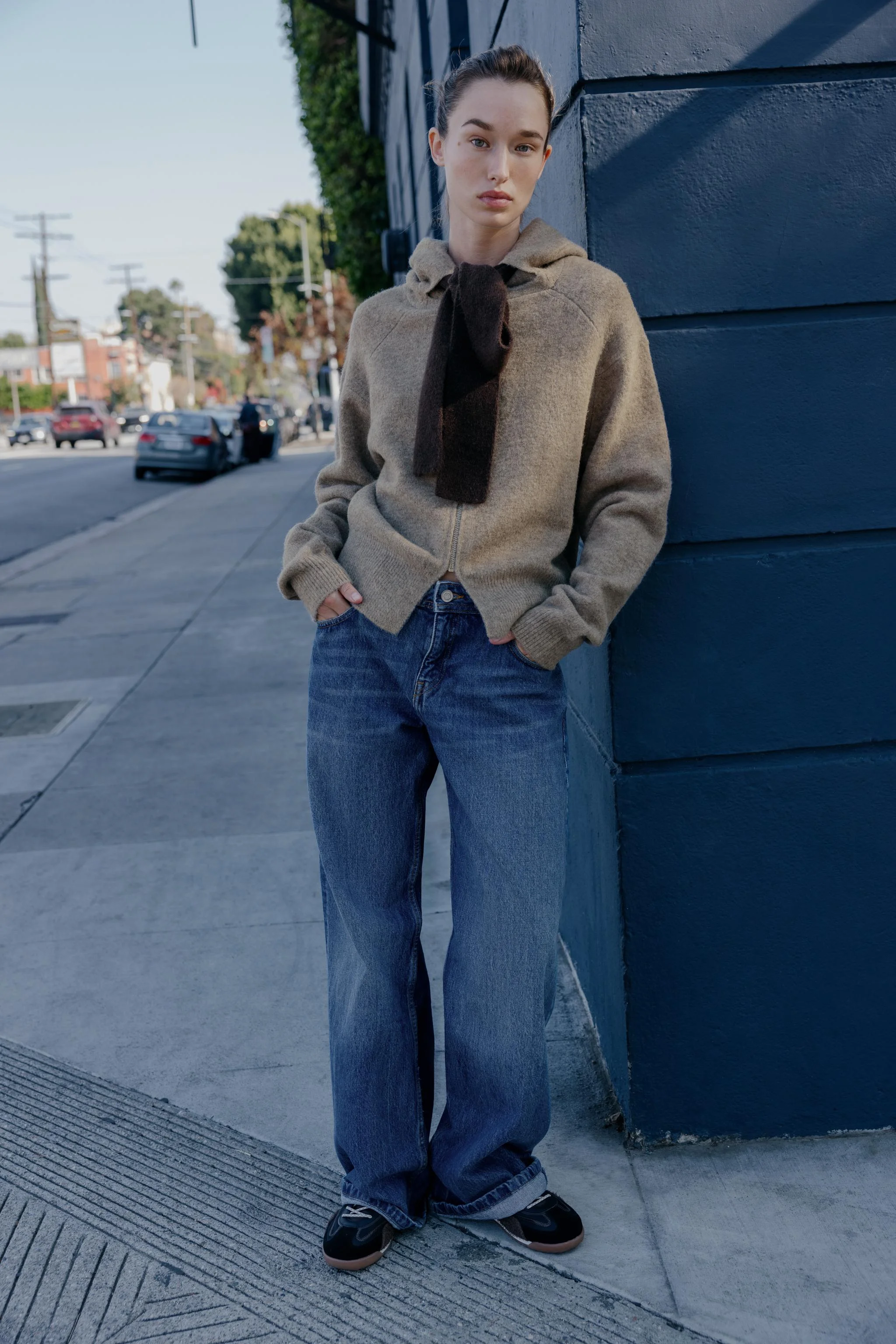 ژاکت کشباف کلاه دار با پاپیون ژاکت کشباف کلاه دار با پاپیون