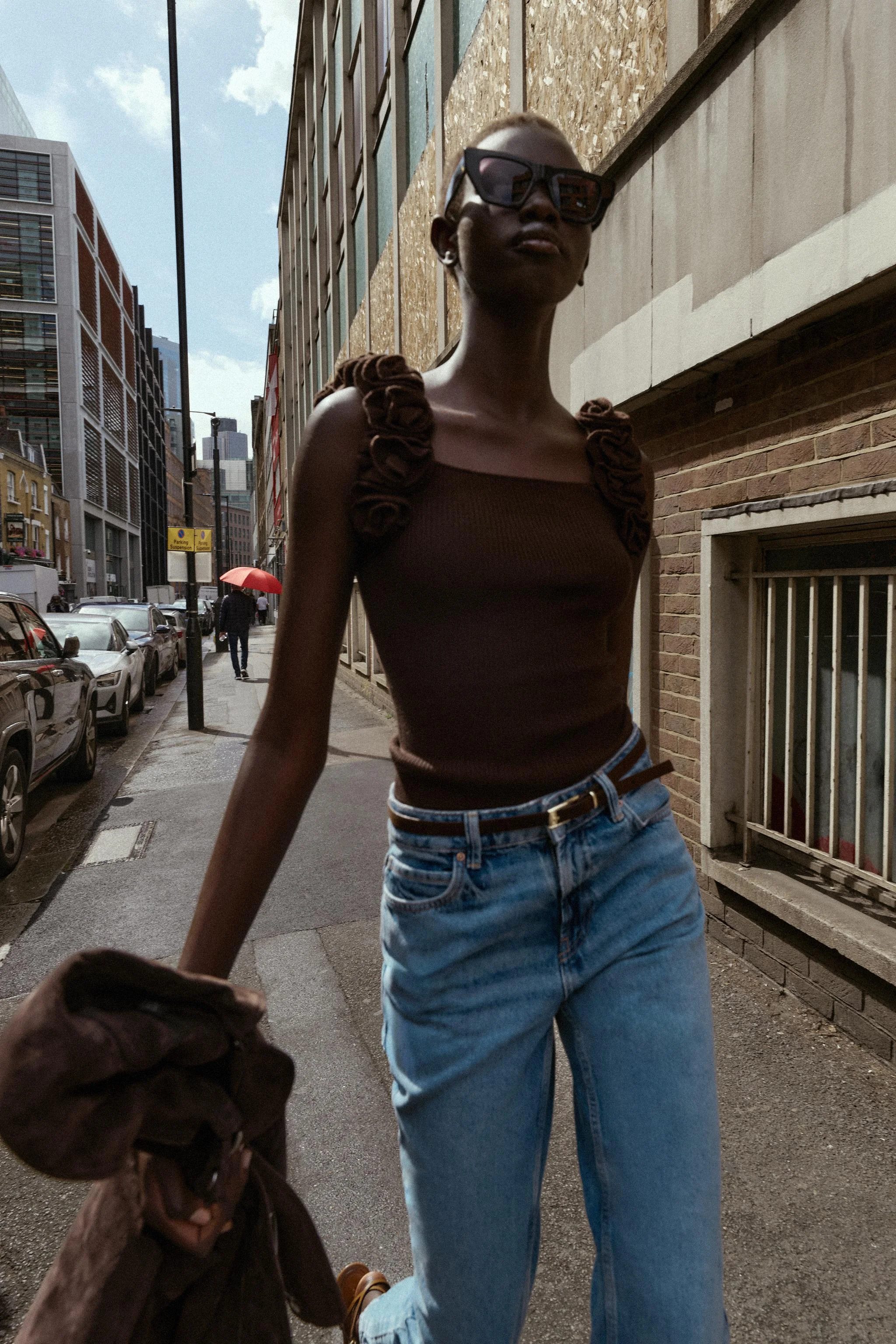 تاپ بافتنی با بندهای گلدار تاپ بافتنی با بندهای گلدار