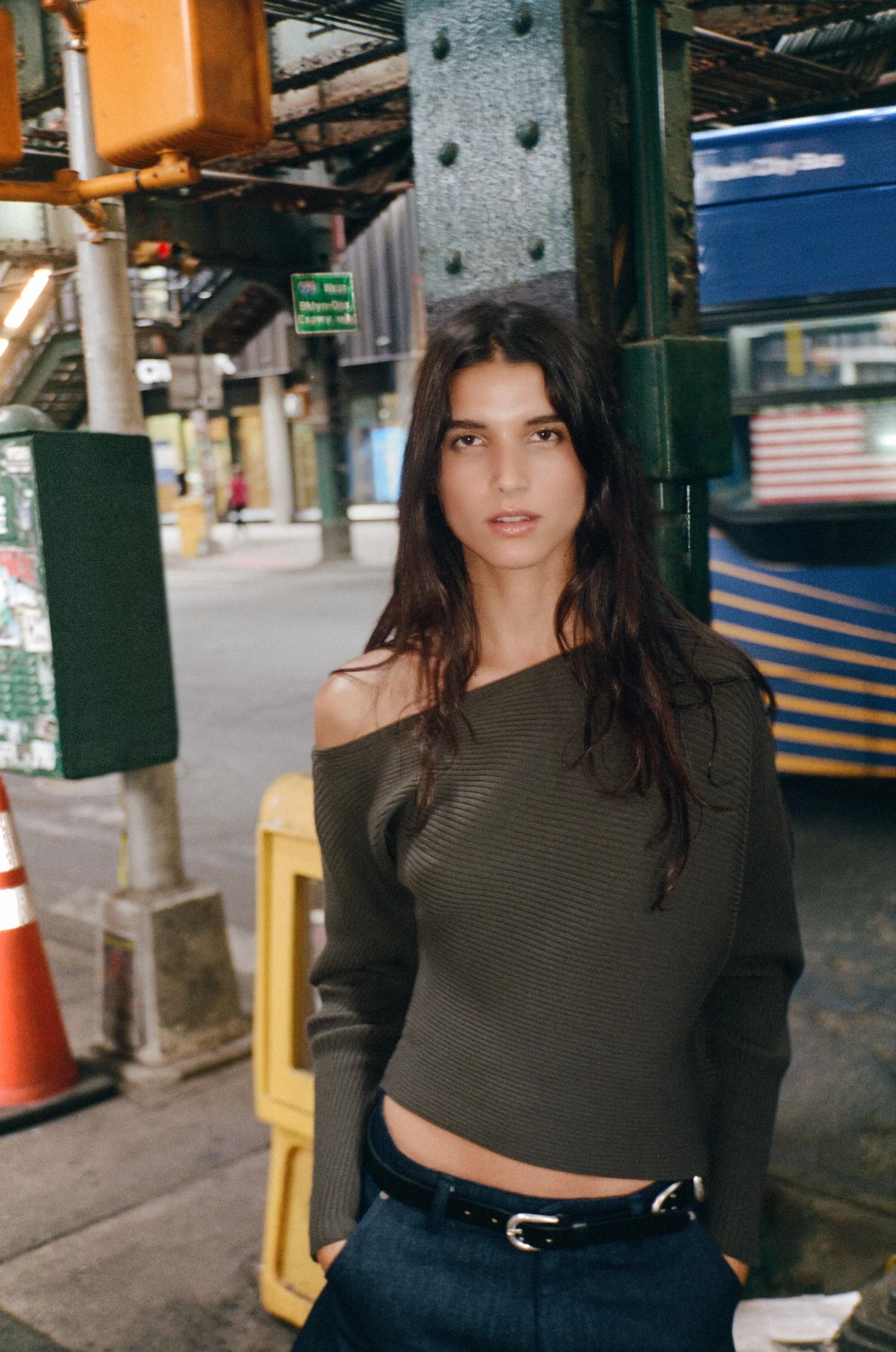 پلیور بافتنی کبریتی نامتقارن پلیور بافتنی کبریتی نامتقارن