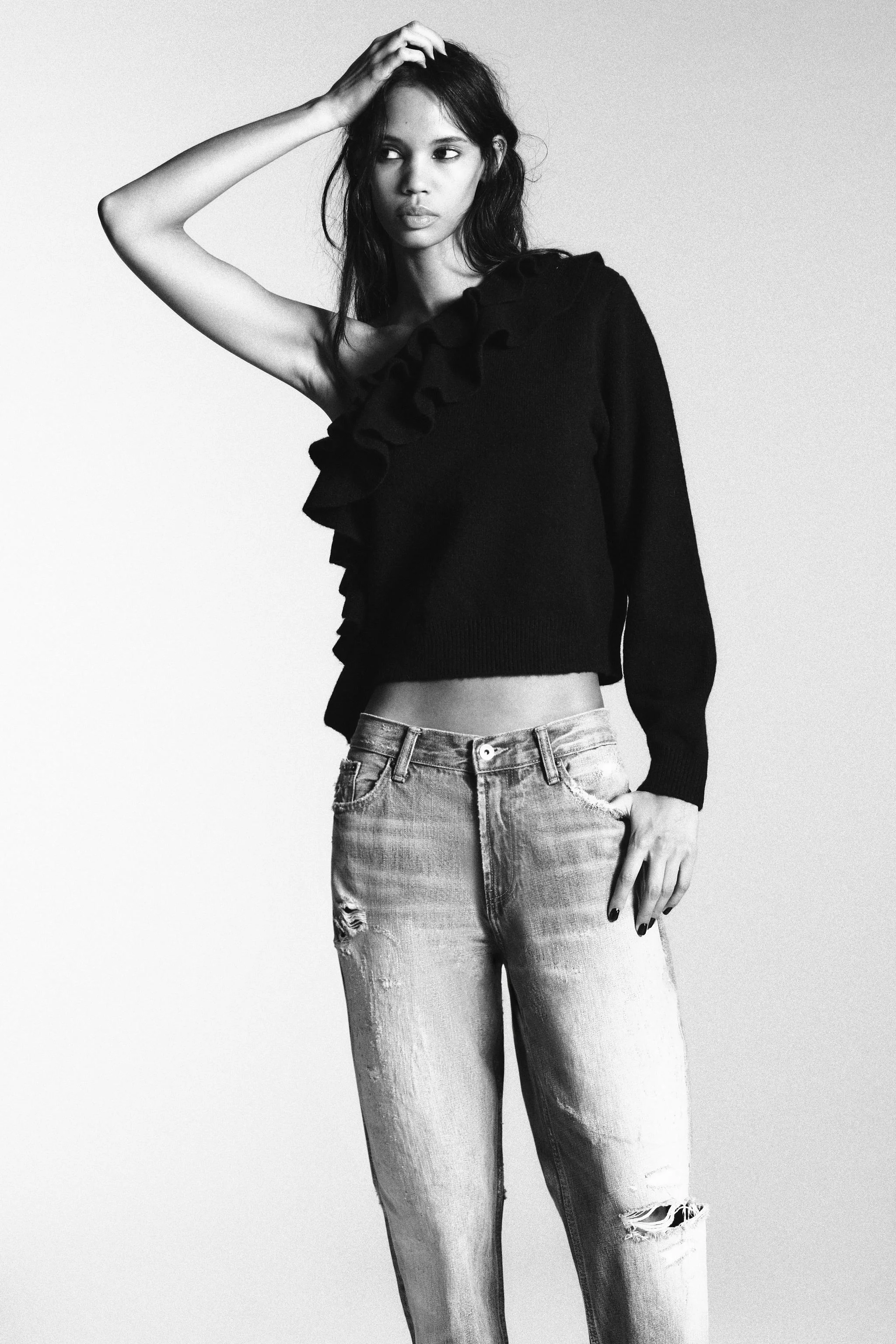 پلیور بافت نامتقارن با تزئینات چیندار پلیور بافت نامتقارن با تزئینات چیندار