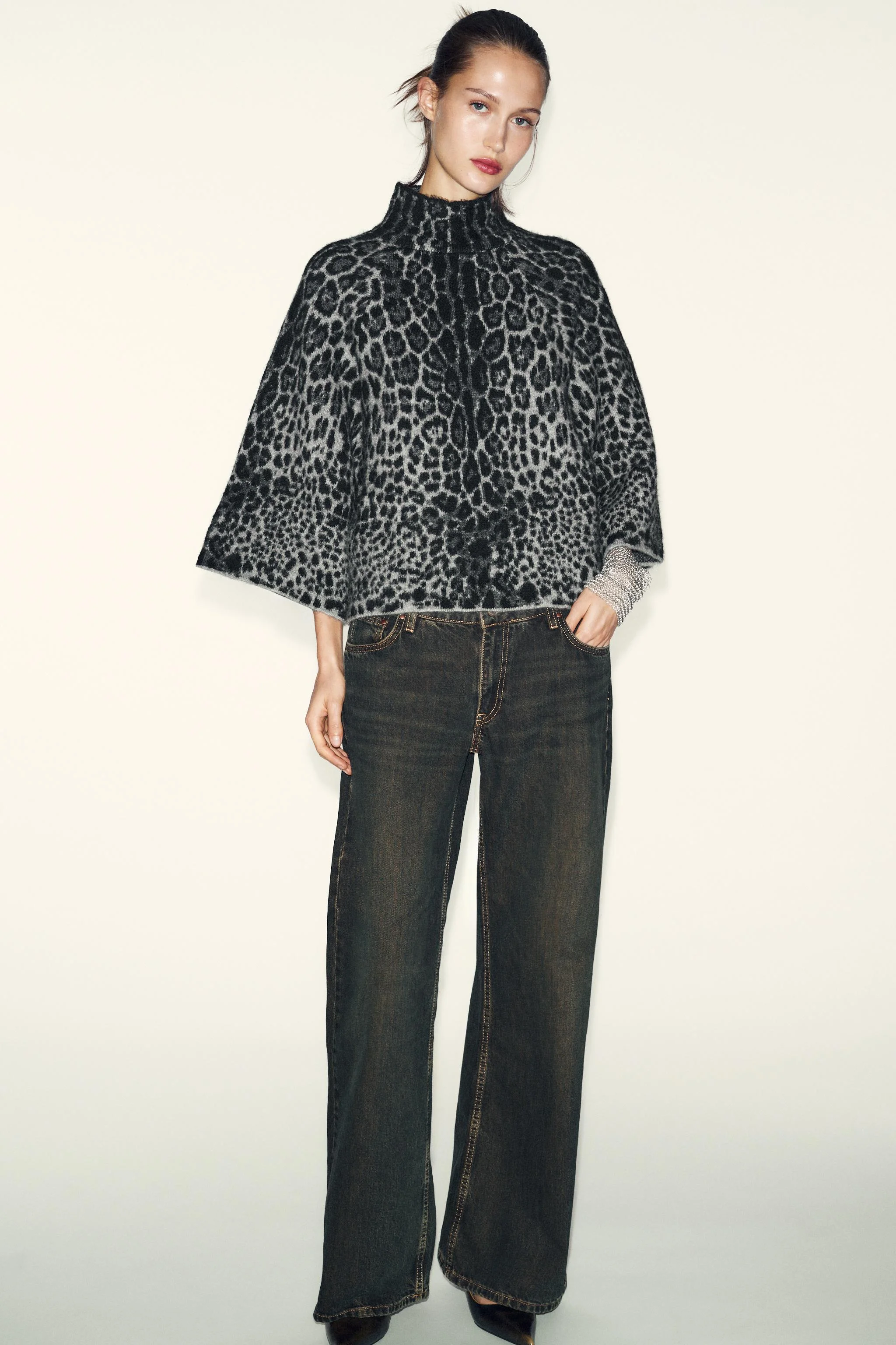 پلیور بافتنی با آستین های گشاد پلیور بافتنی با آستین های گشاد