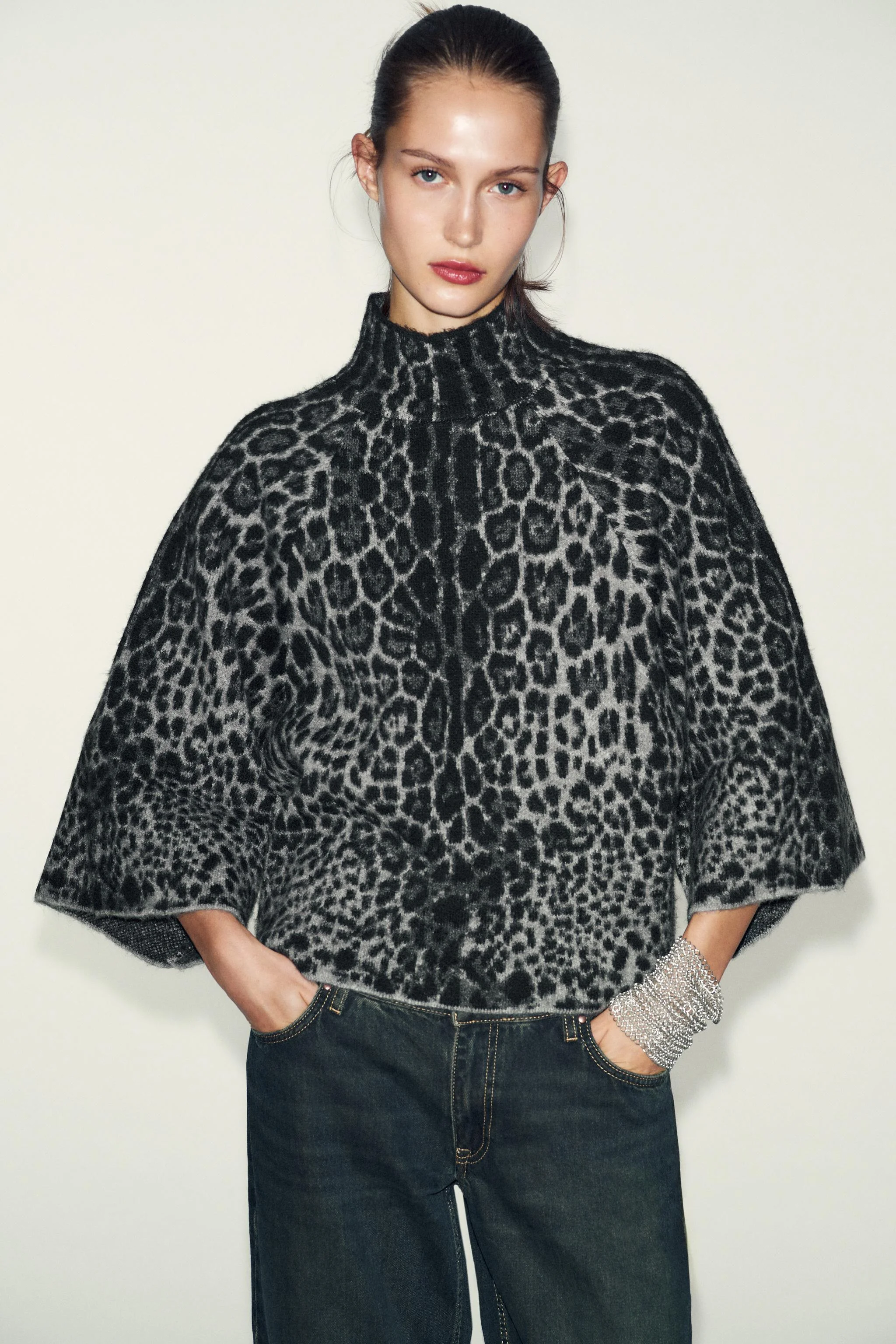 پلیور بافتنی با آستین های گشاد پلیور بافتنی با آستین های گشاد