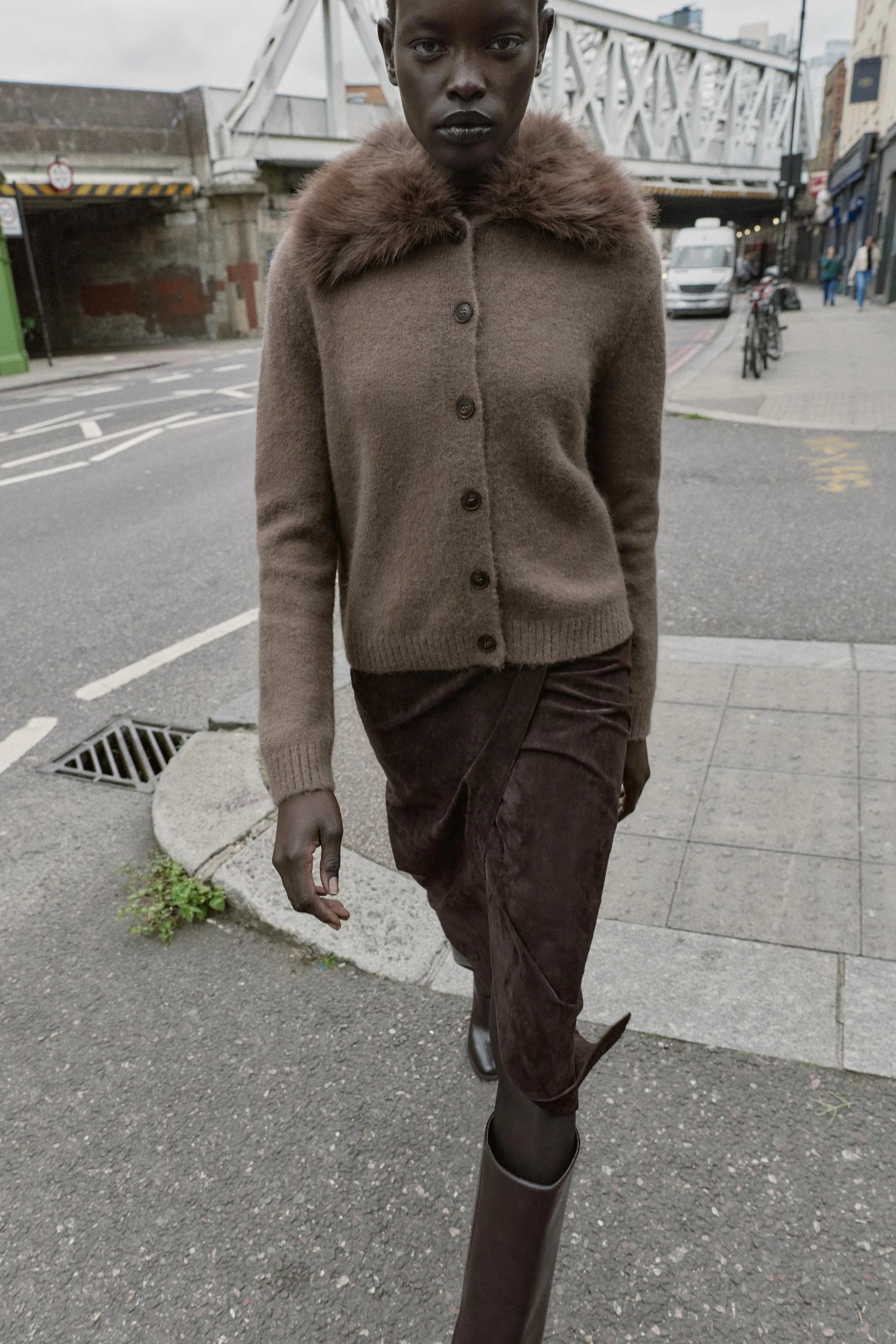 ژاکت بافتنی یقه خز مصنوعی