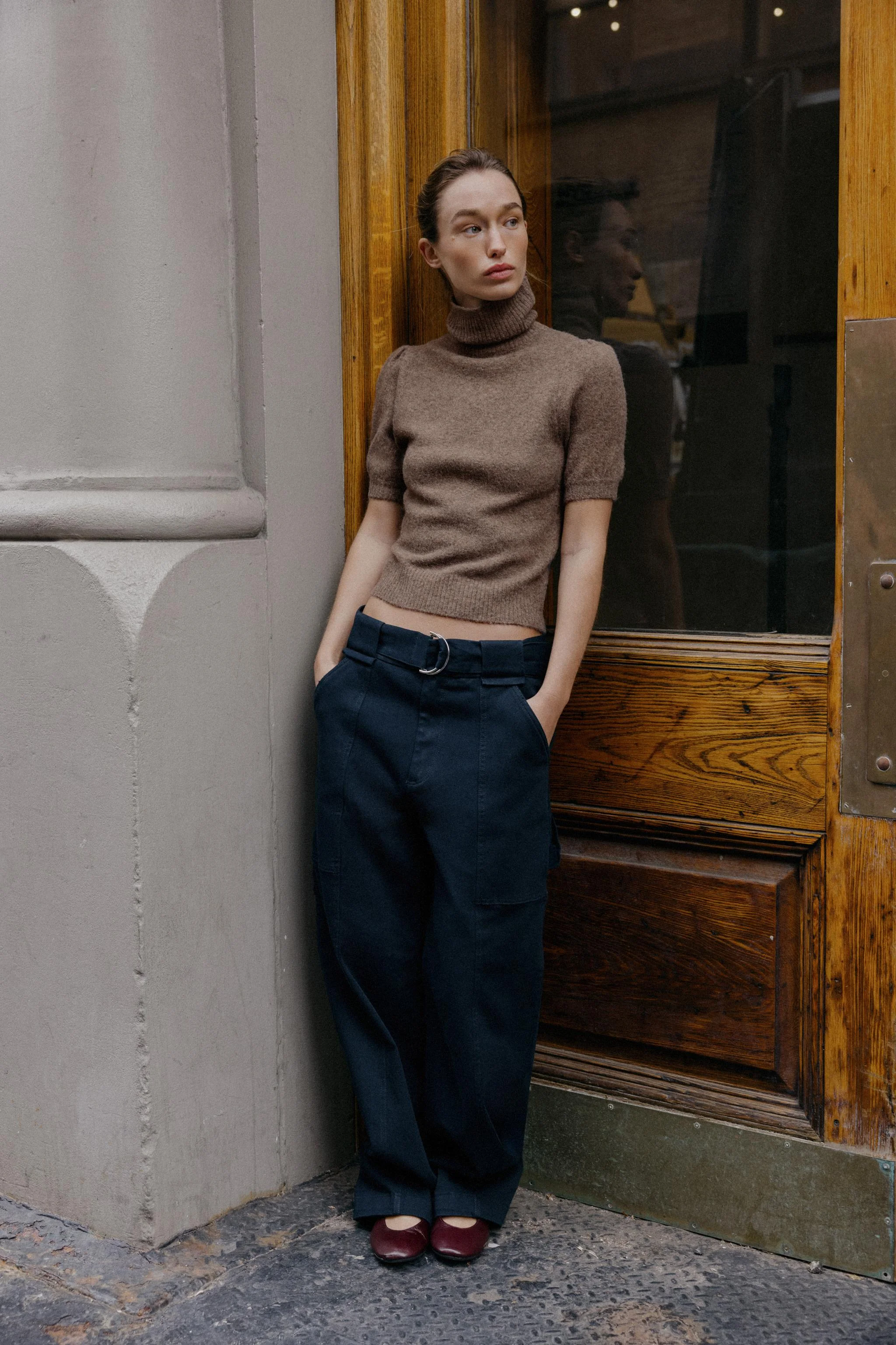 پلیور یقه ایستاده آستین پفی کوتاه پلیور یقه ایستاده آستین پفی کوتاه