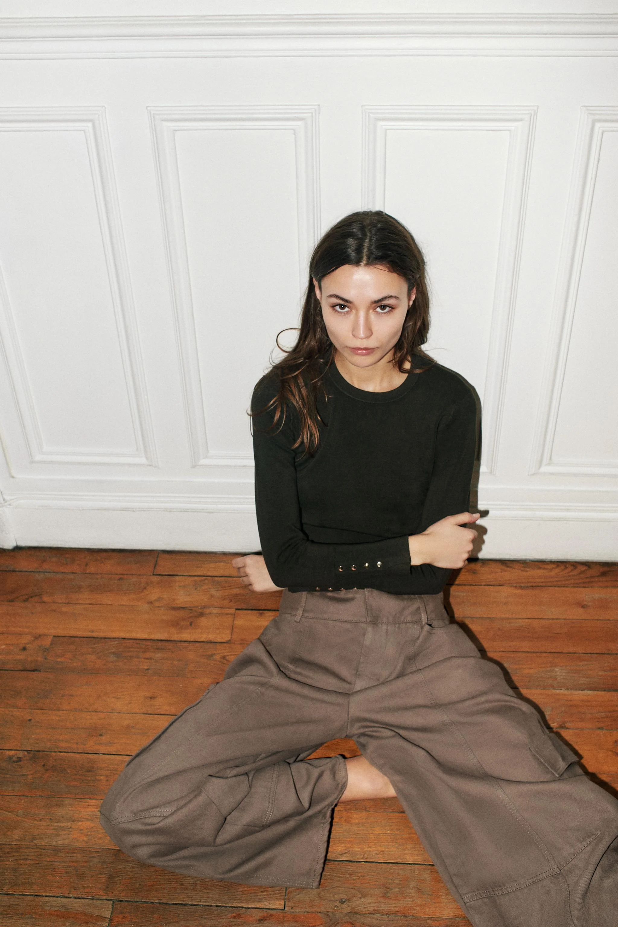 پلیور بافت ساده یقه گرد آستین بلند با دکمه پلیور بافت ساده یقه گرد آستین بلند با دکمه