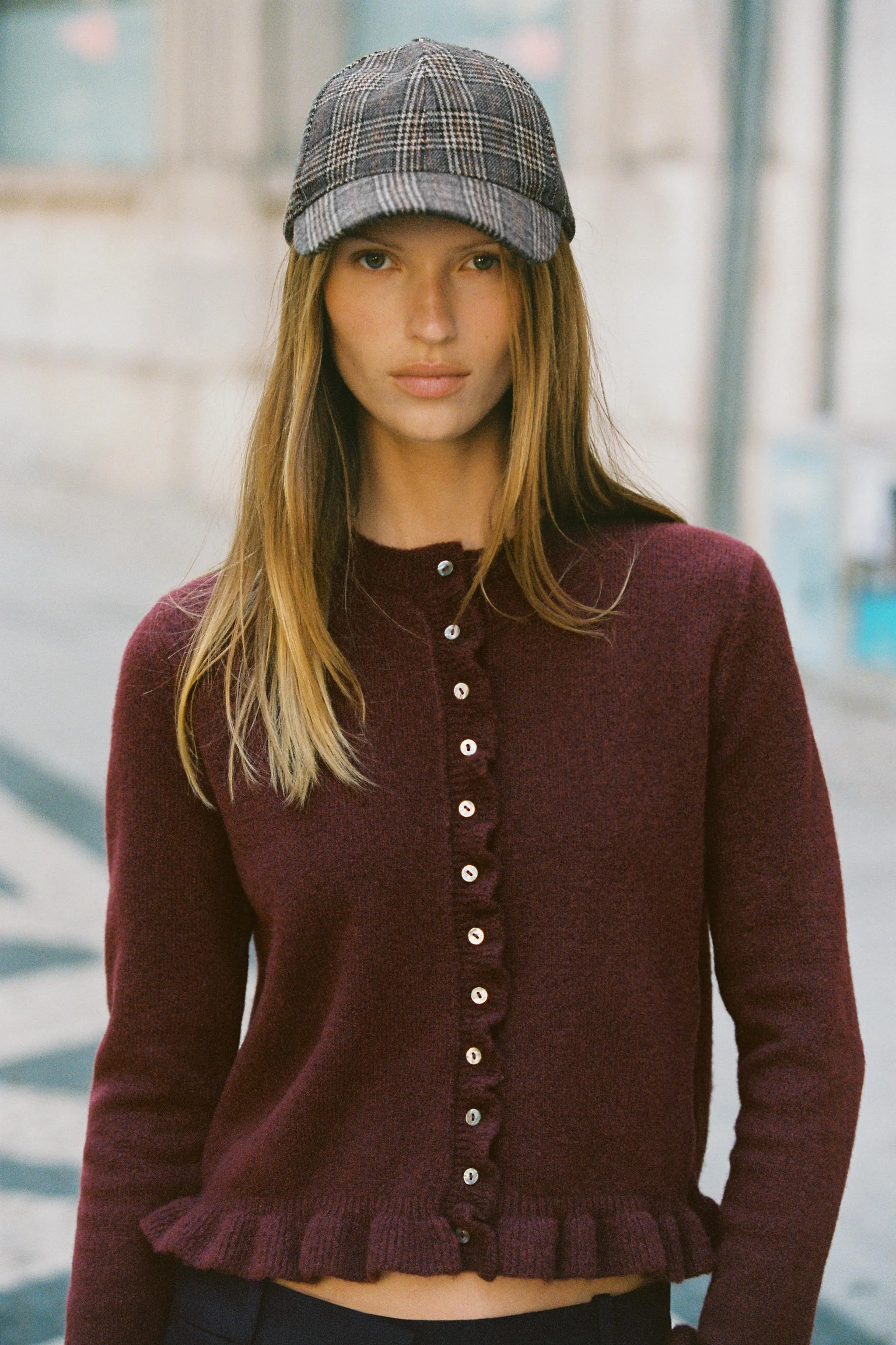 کاردیگان بافت ساده با تزئینات چین دار کاردیگان بافت ساده با تزئینات چین دار