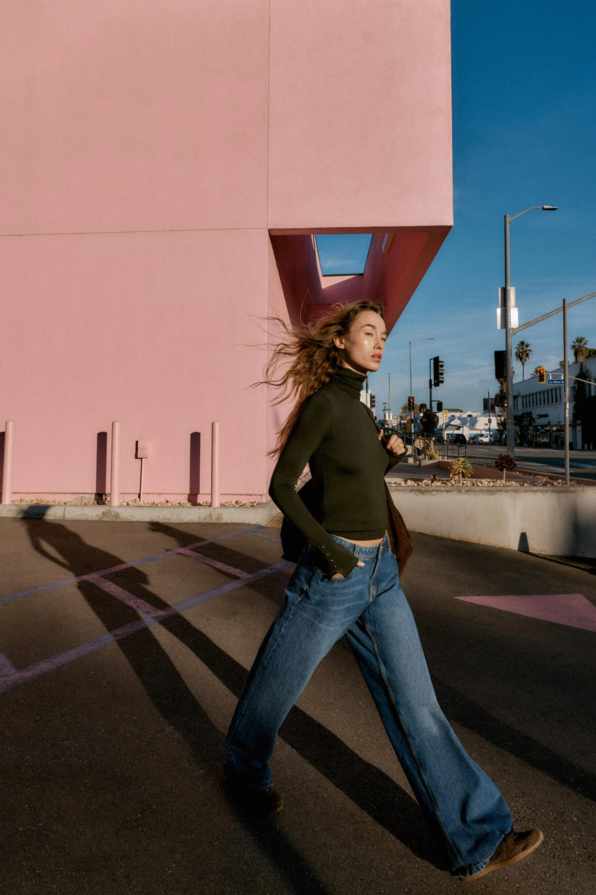 پلیور بافت ساده یقه گرد آستین بلند با جزئیات دکمه پلیور بافت ساده یقه گرد آستین بلند با جزئیات دکمه