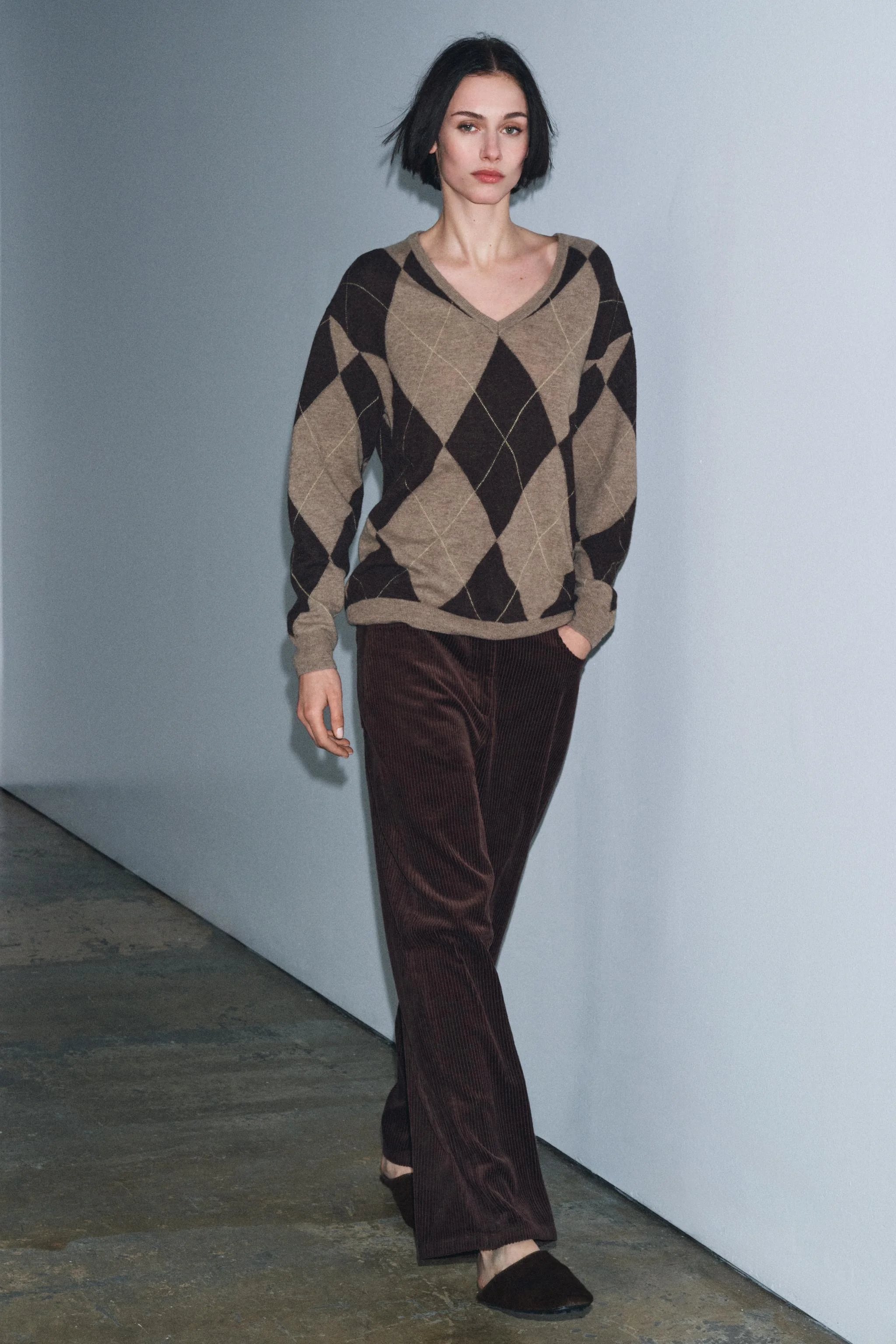 ژاکت بافتنی پشمی طرح لوزی ژاکت بافتنی پشمی طرح لوزی