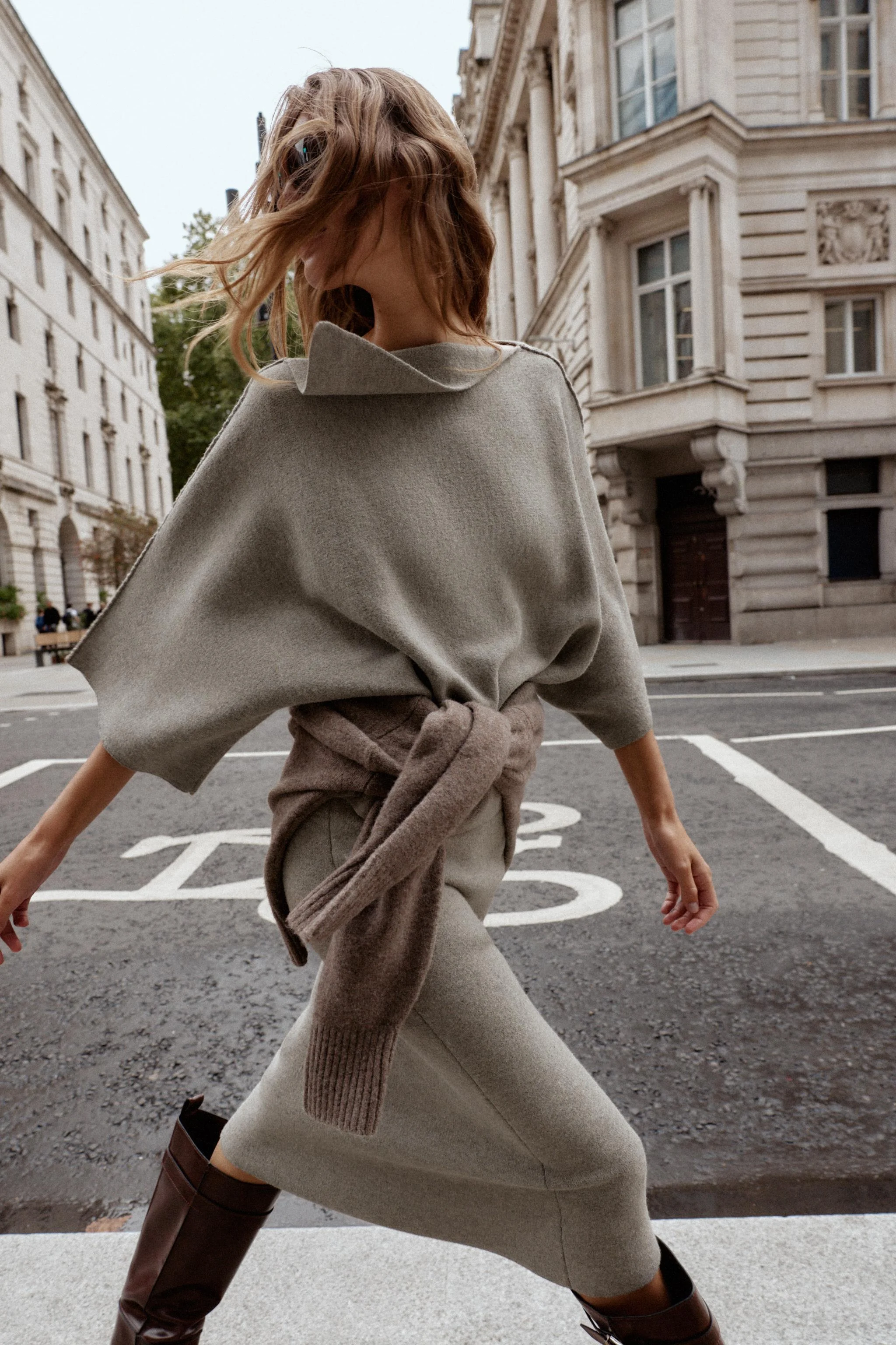 ژاکت بافتنی با یقه برگردان ژاکت بافتنی با یقه برگردان