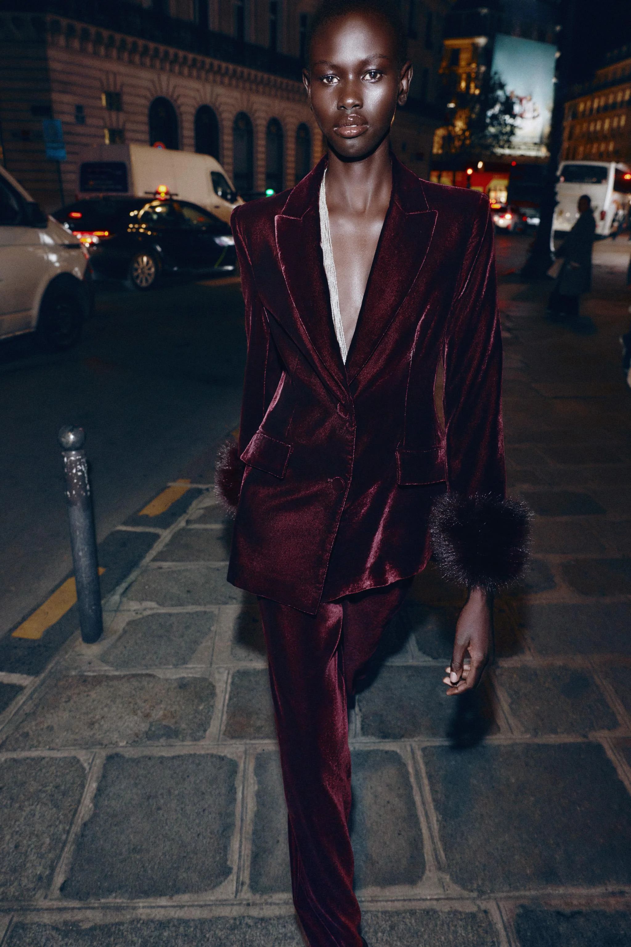 کت مخمل با سرآستین خز مصنوعی کت مخمل با سرآستین خز مصنوعی