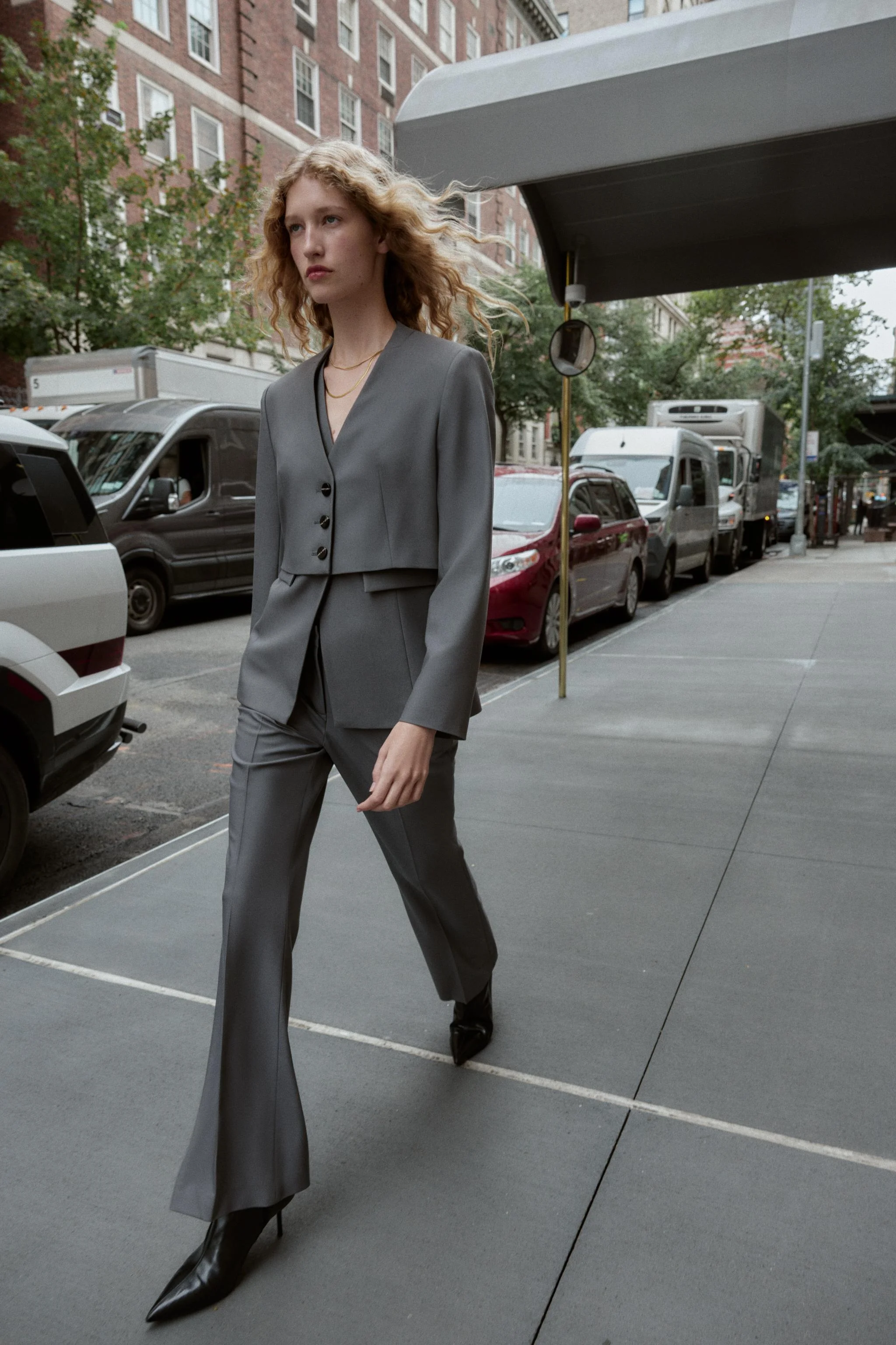 کت بلیزر کوتاه بدون یقه