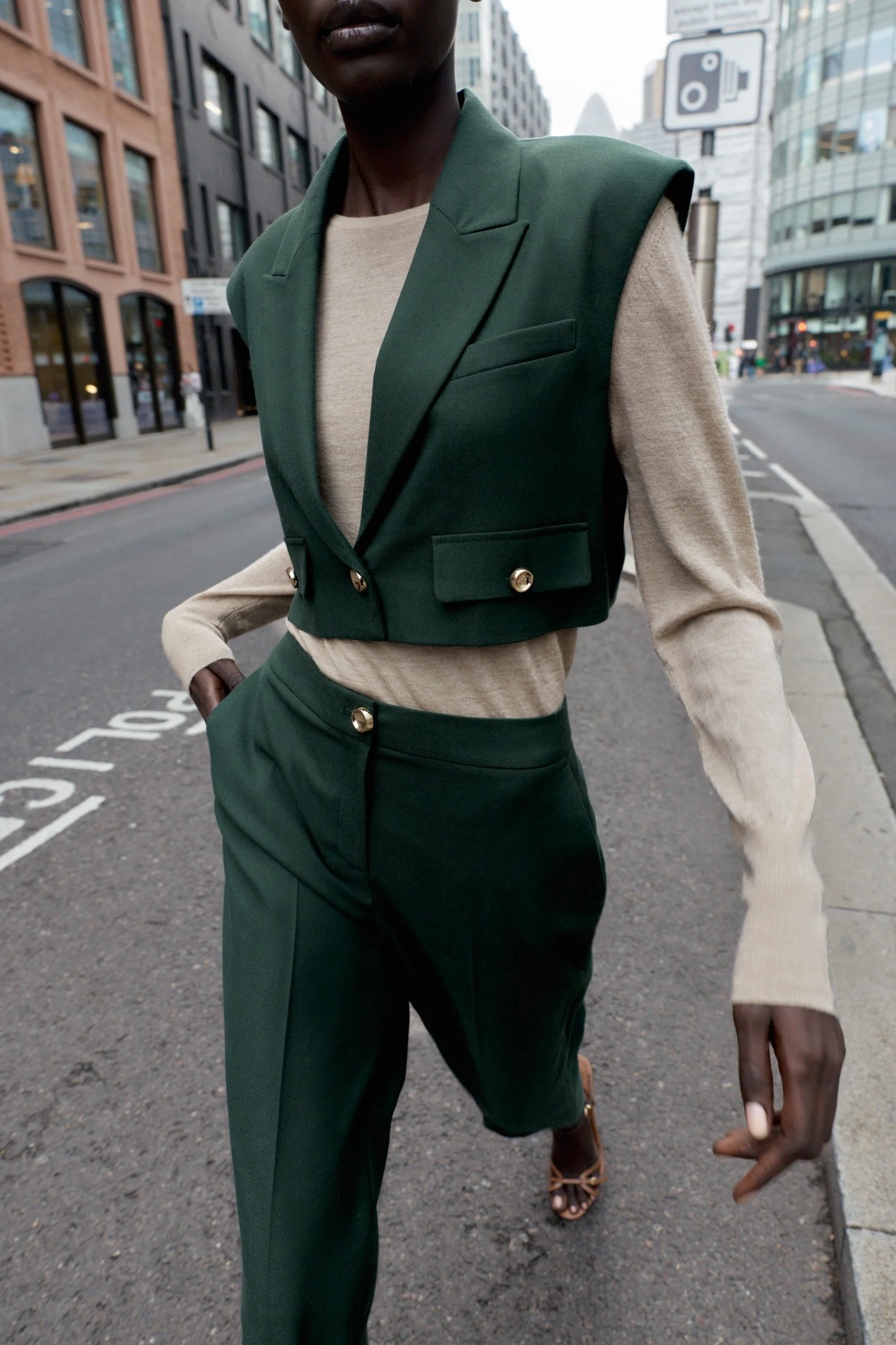 جلیقه کوتاه با جزئیات دکمه دار