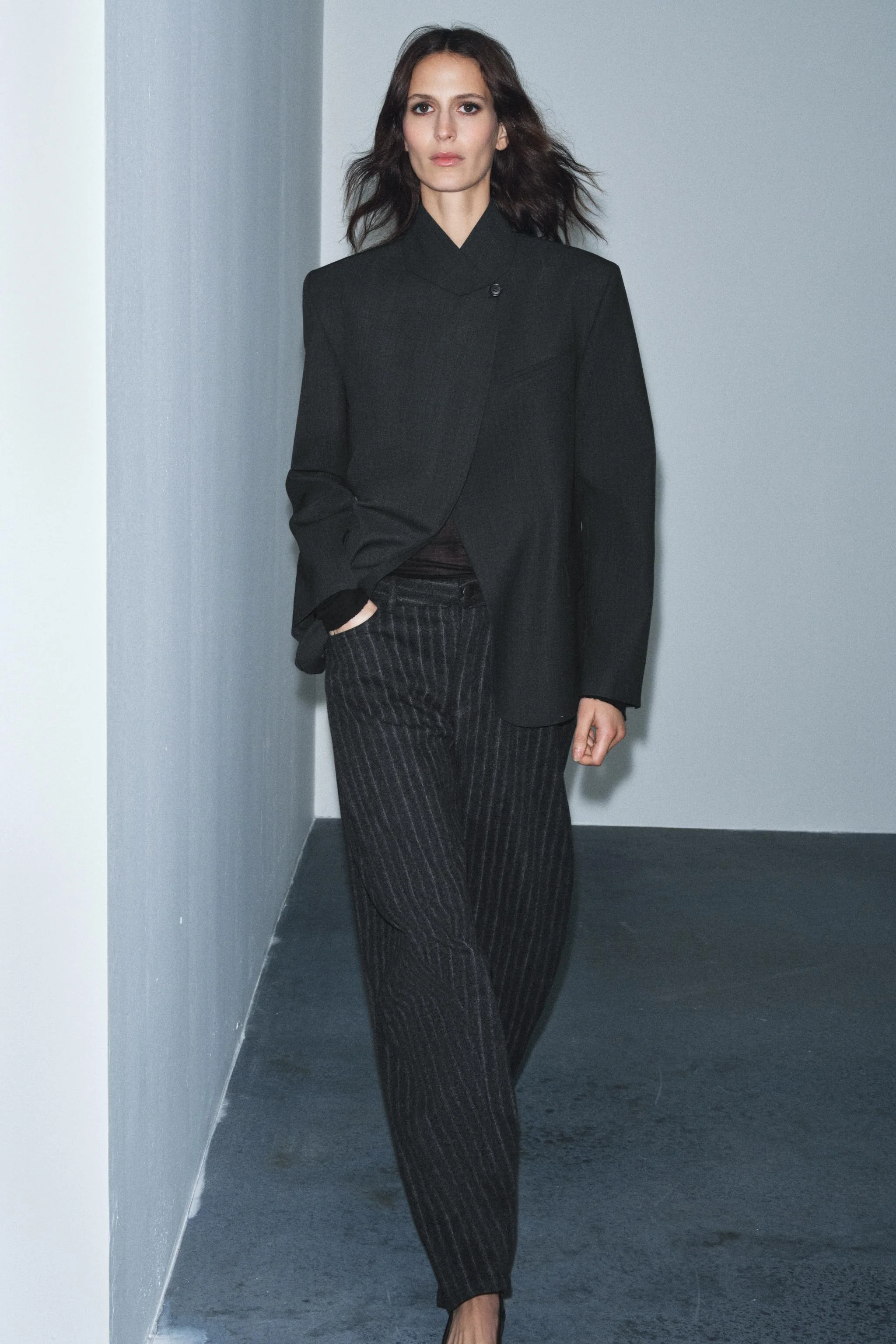 کت تک زنانه پشمی با طراحی خاص